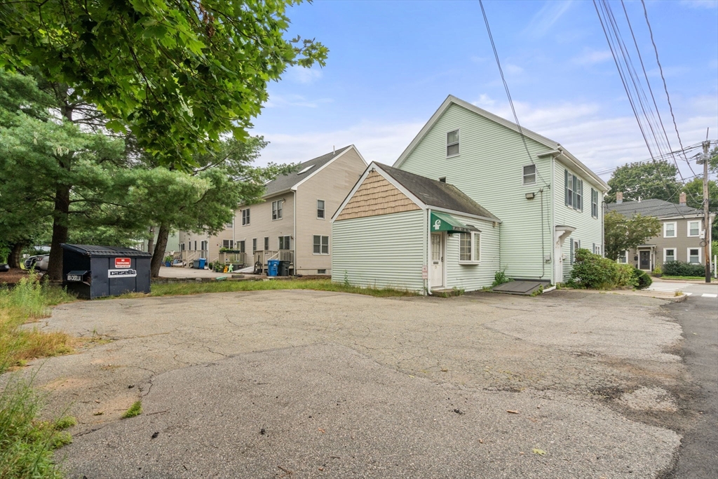 Waltham, Massachusetts, 02453, United States, 2 Bedrooms Bedrooms, ,4 BathroomsBathrooms,Residential,For Sale,1916718