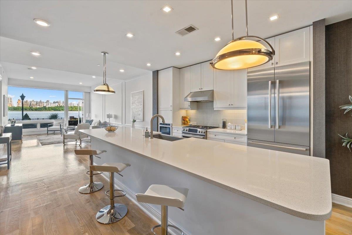 Edgewater, New Jersey, 07020, United States, 2 Bedrooms Bedrooms, ,2 BathroomsBathrooms,Residential,For Sale,1836744