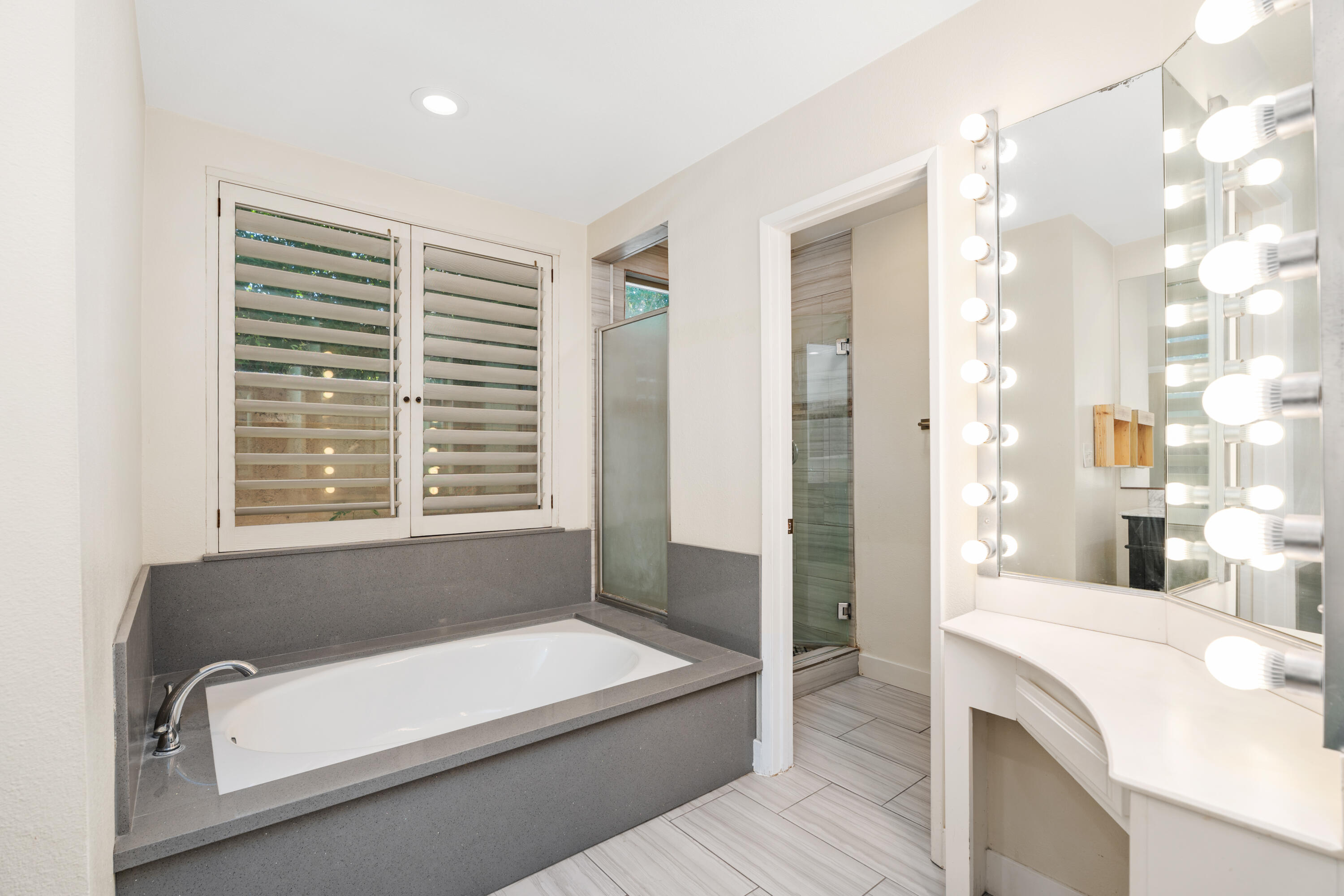 Rancho Mirage, California, 92270, United States, 2 Bedrooms Bedrooms, ,2 BathroomsBathrooms,Residential,For Sale,2002024