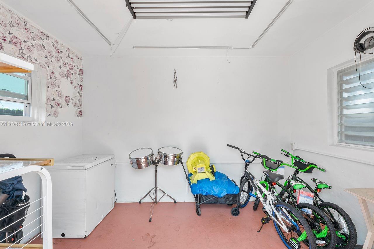 Miami, Florida, 33165, United States, 3 Bedrooms Bedrooms, ,2 BathroomsBathrooms,Residential,For Sale,1882304