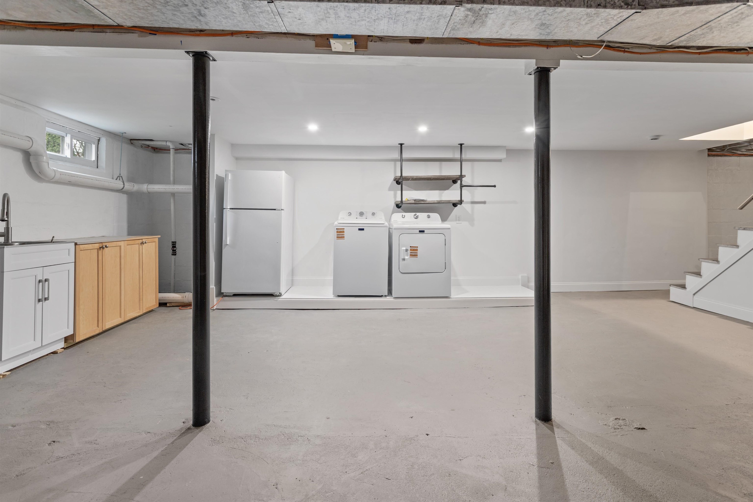 Portsmouth, New Hampshire, 03801, United States, 3 Bedrooms Bedrooms, ,1 BathroomBathrooms,Residential,For Sale,1991010