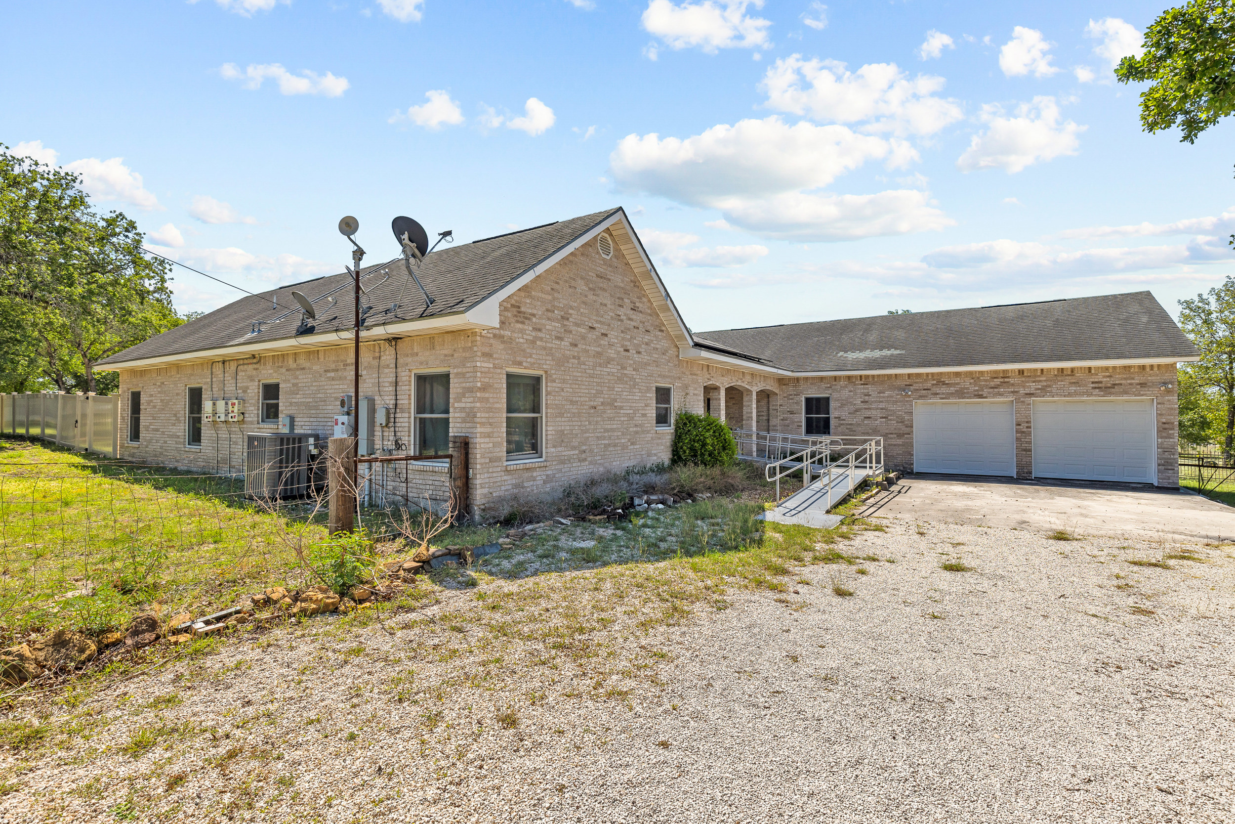 Adkins, Texas, 78101, United States, 4 Bedrooms Bedrooms, ,2 BathroomsBathrooms,Residential,For Sale,1979790