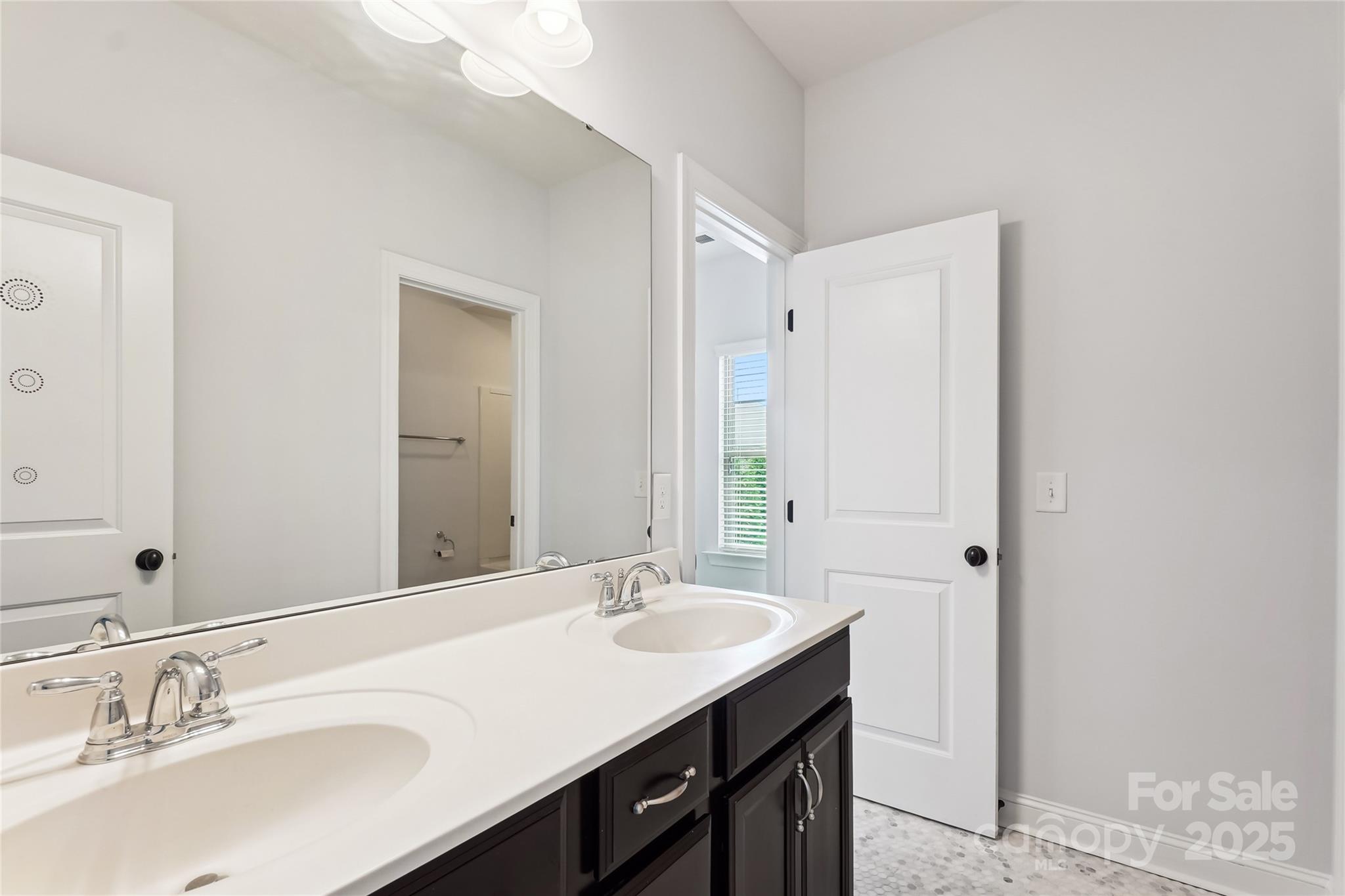 Fort Mill, South Carolina, 29708, United States, 5 Bedrooms Bedrooms, ,5 BathroomsBathrooms,Residential,For Sale,1896141
