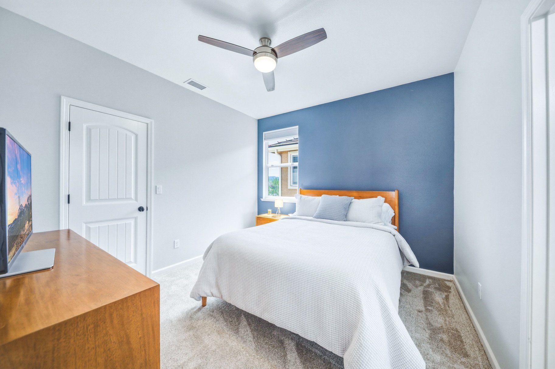  Turn-Key Home Close to Parks, Shopping & Trails - 物件實景