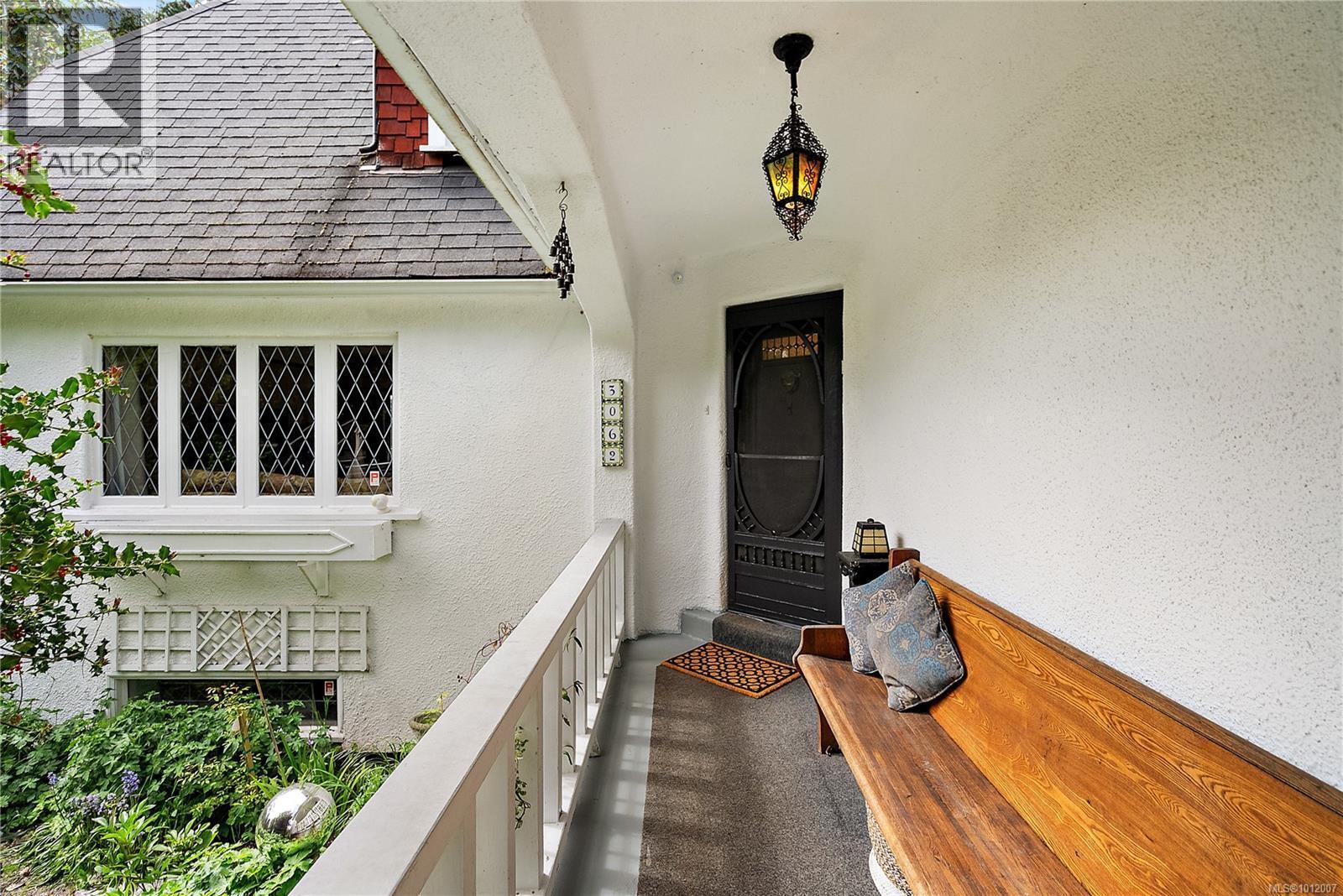 SAANICH, British Columbia, V9A 2R8, CA, 6 Bedrooms Bedrooms, ,3 BathroomsBathrooms,Residential,For Sale,1948762