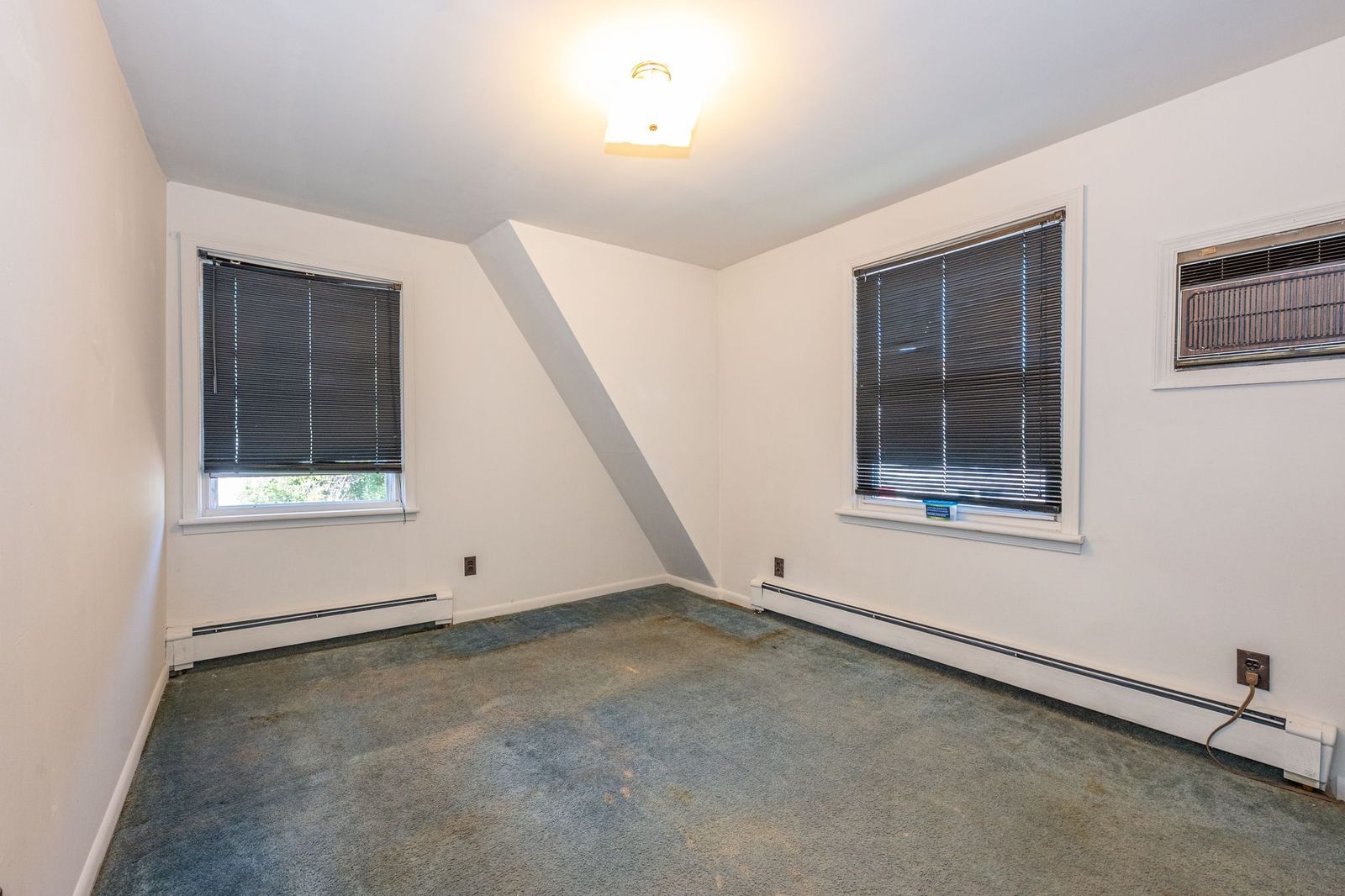 Haledon Boro, New Jersey, 07508, United States, 4 Bedrooms Bedrooms, ,3 BathroomsBathrooms,Residential,For Sale,1978211