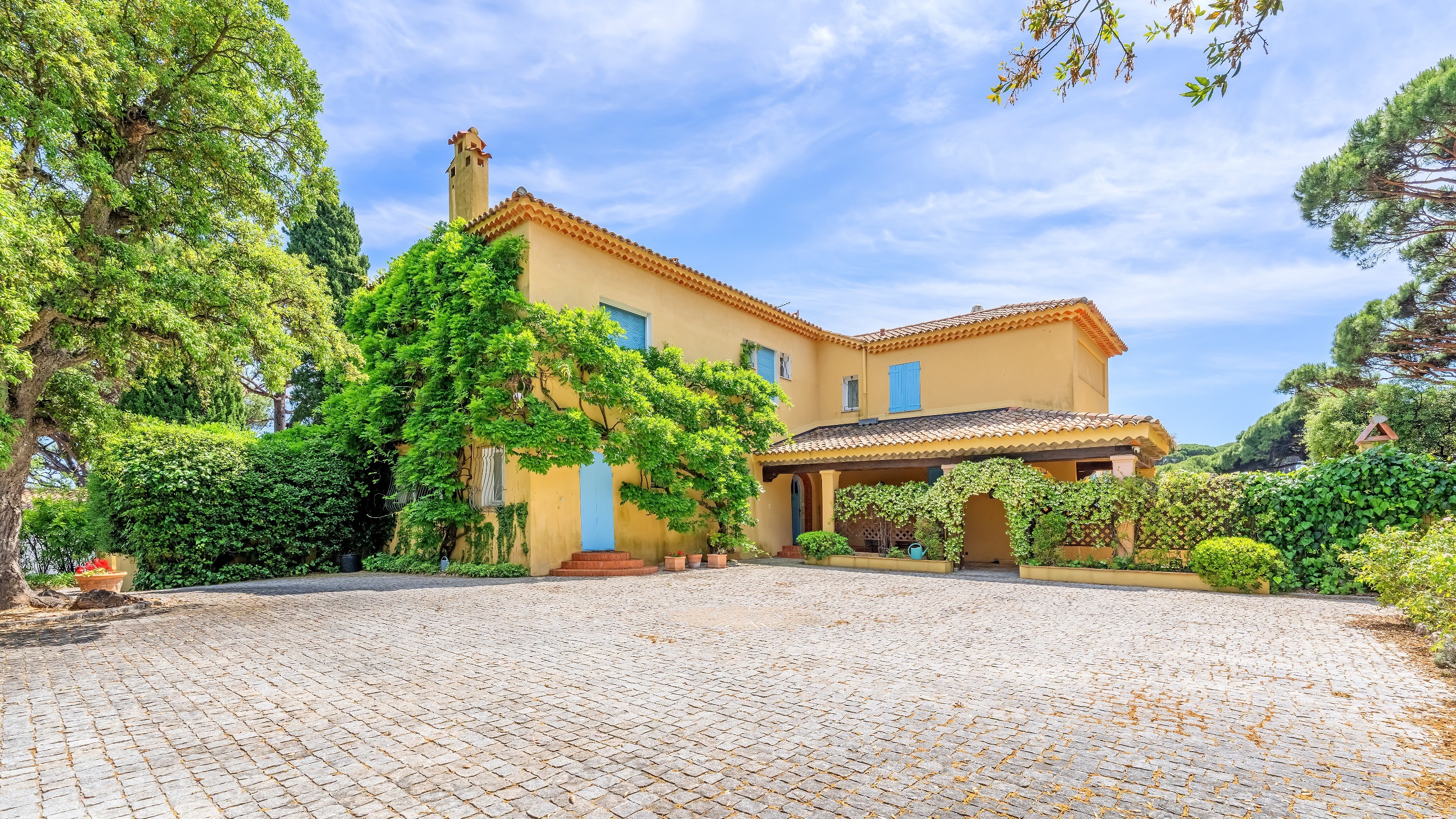  Exclusive Côte d’Azur villa for sale in Sainte-Maxime, prime location near sea … - 物件實景