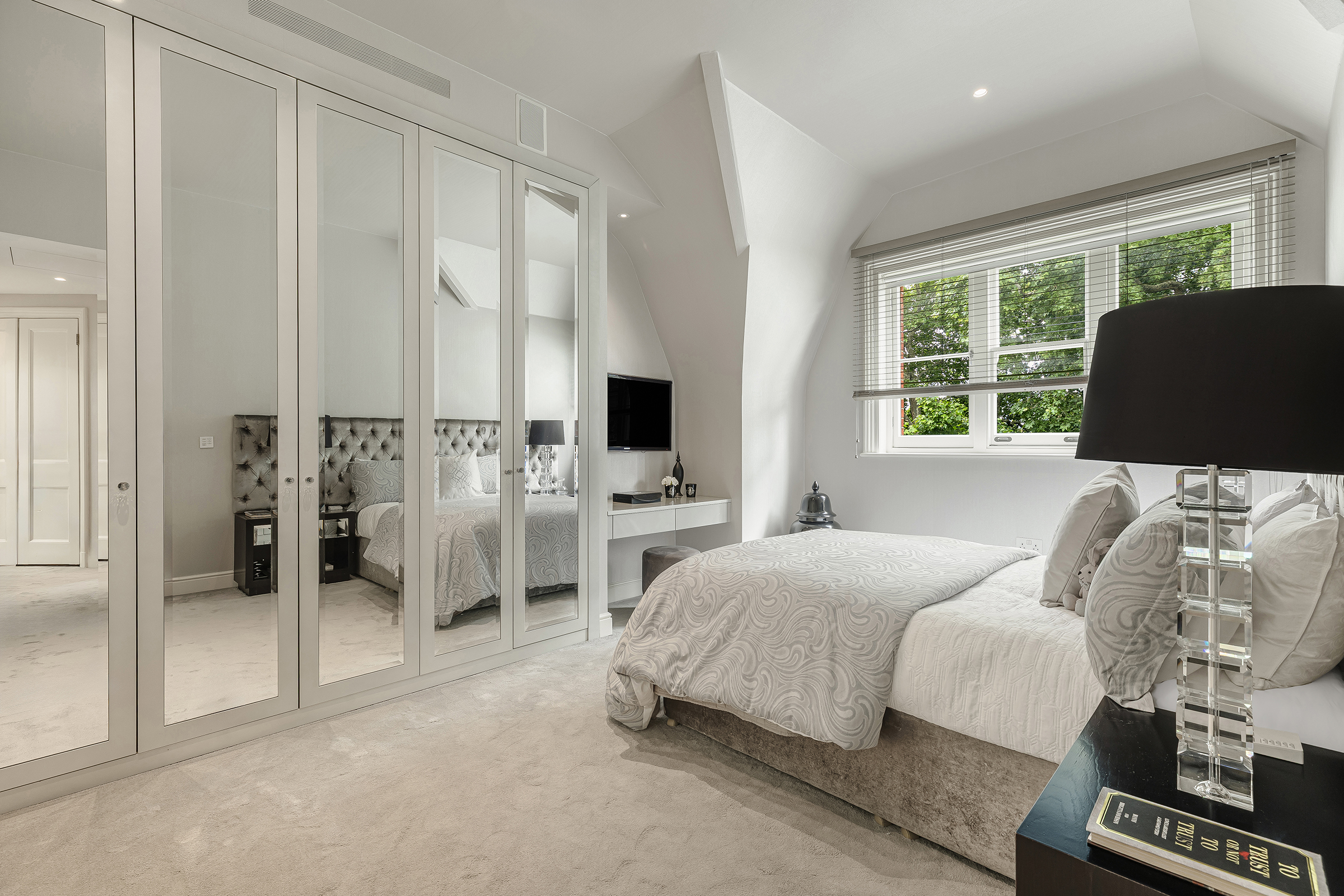  A Grand Mayfair Apartment Overlooking Mount Street Gardens - 物件實景