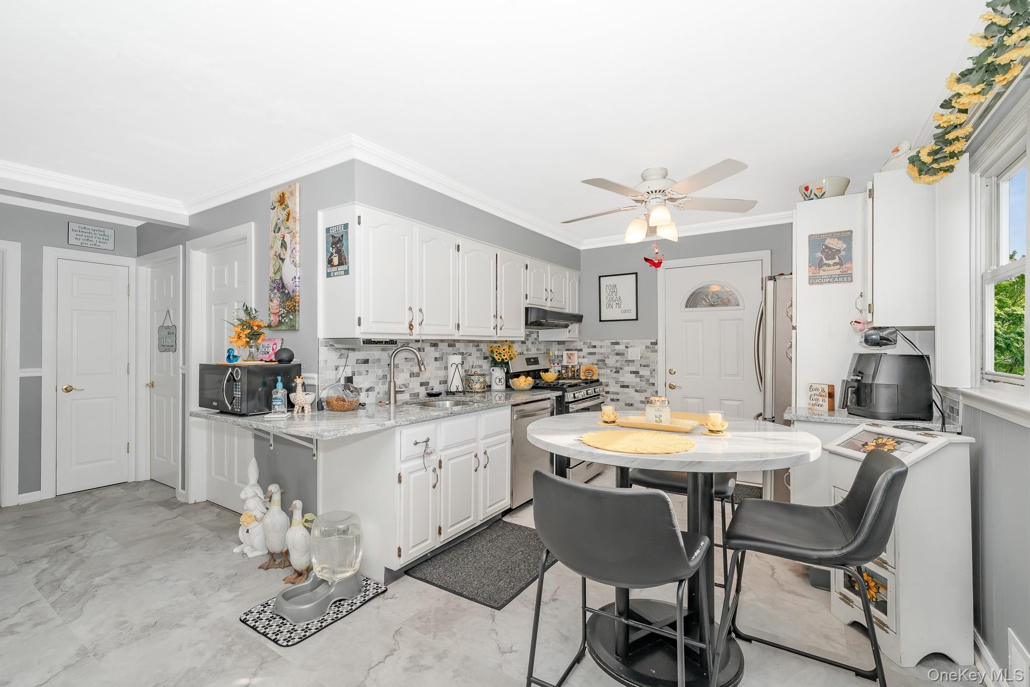 Bay Shore, New York, 11706, United States, 3 Bedrooms Bedrooms, ,1 BathroomBathrooms,Residential,For Sale,1980565