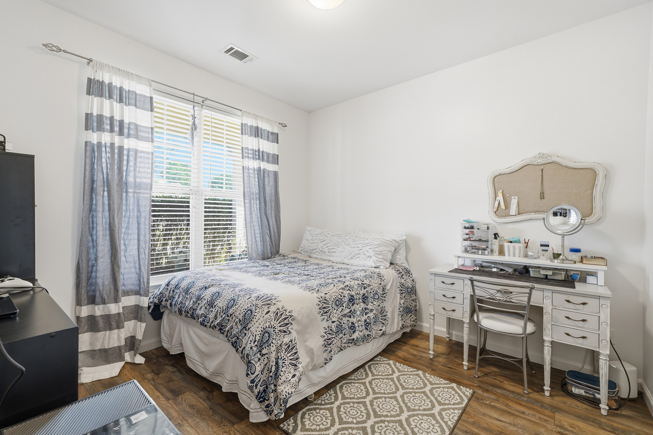  Located in the Sought-After and Low-Maintenance Enclave at Holly Mill Community - 物件實景