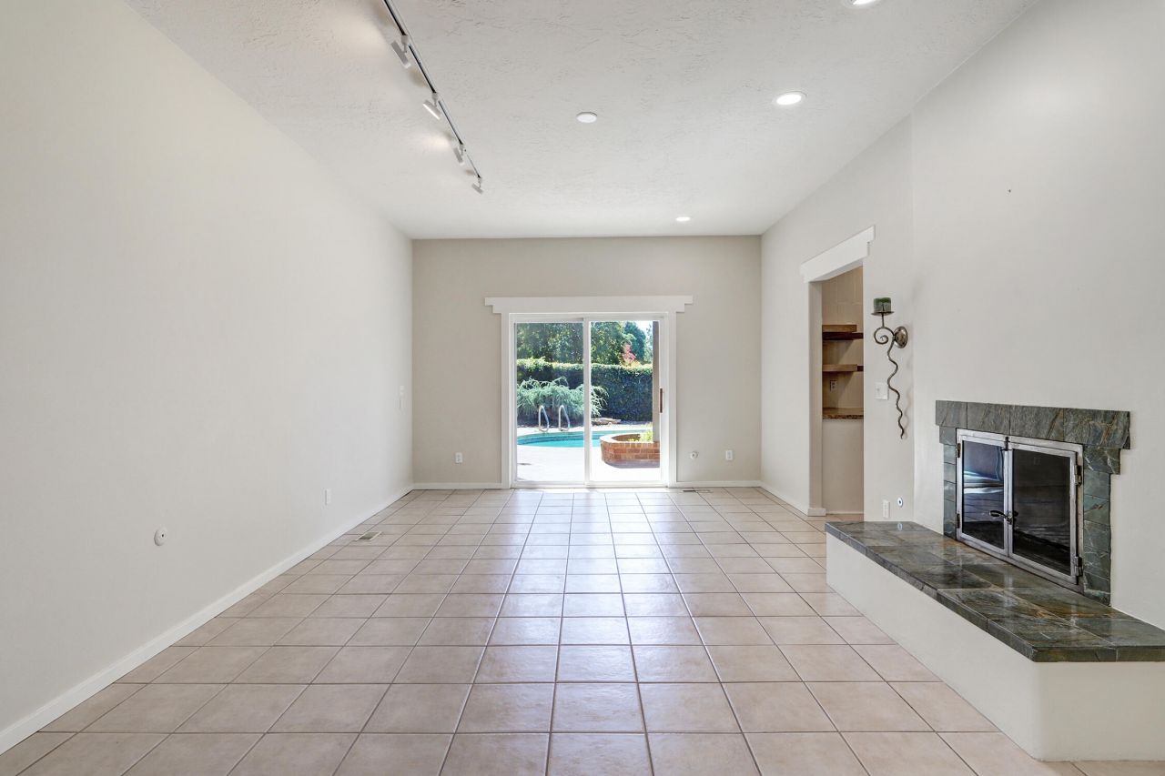 Albuquerque, New Mexico, 87109, United States, 3 Bedrooms Bedrooms, ,2 BathroomsBathrooms,Residential,For Sale,1970337