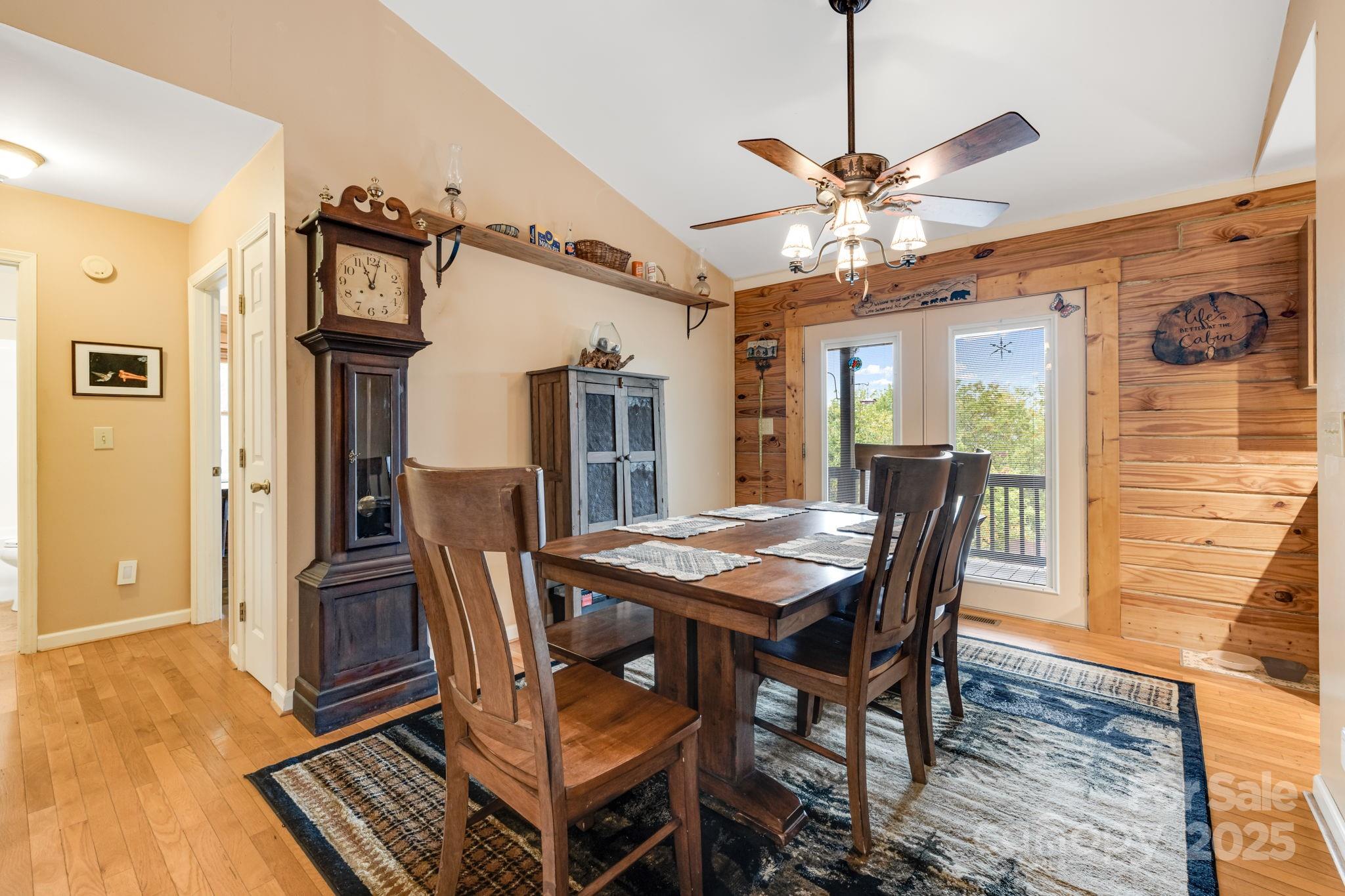 Spruce Pine, North Carolina, 28777, United States, 3 Bedrooms Bedrooms, ,3 BathroomsBathrooms,Residential,For Sale,1991683