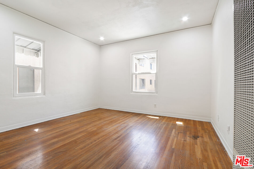 Los Angeles, California, 90035, United States, 5 Bedrooms Bedrooms, ,Residential,For Sale,1907143