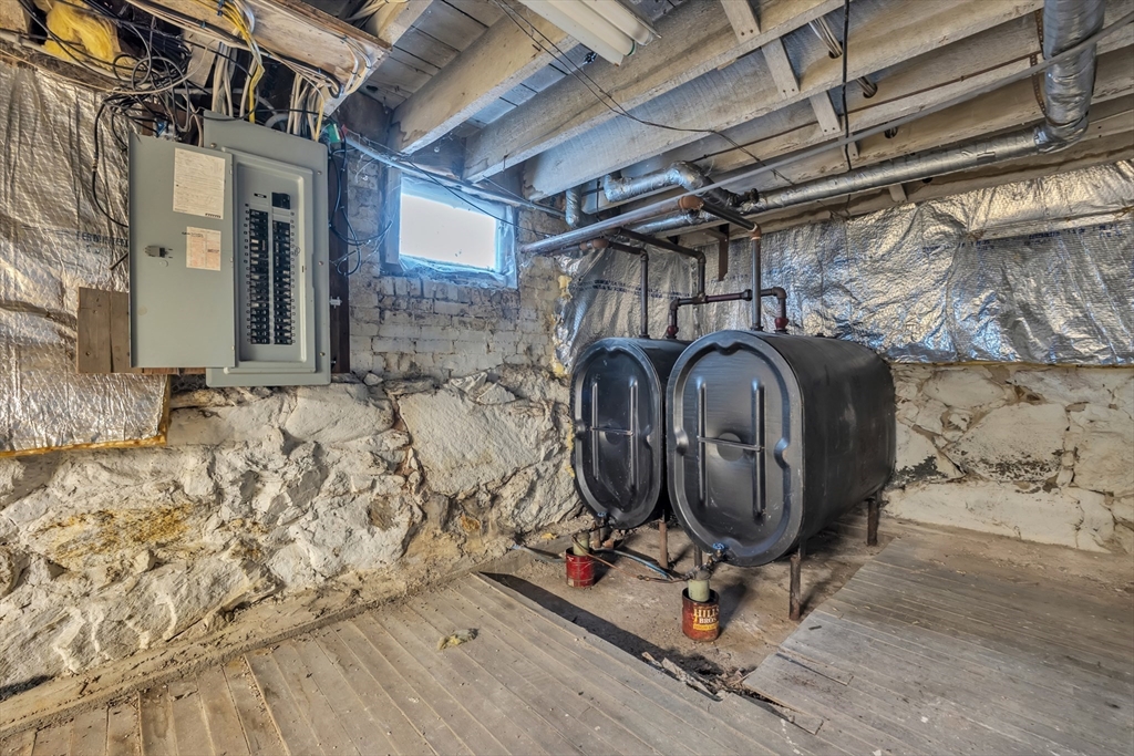 Orange, Massachusetts, 01364, United States, 7 Bedrooms Bedrooms, ,6 BathroomsBathrooms,Residential,For Sale,1991078