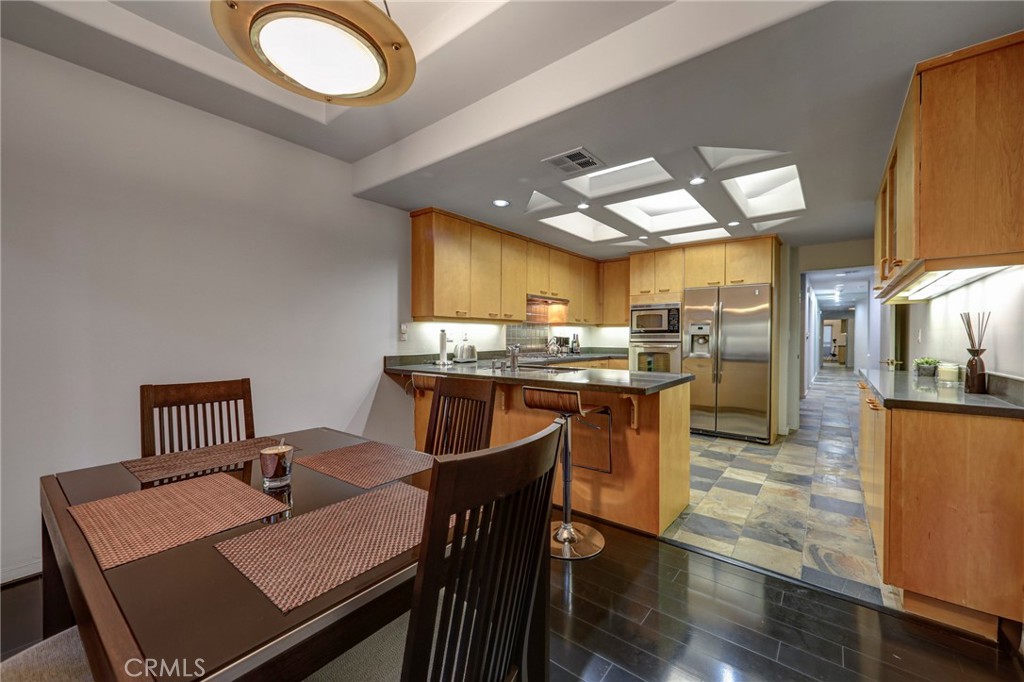 Studio City, California, 91604, United States, 2 Bedrooms Bedrooms, ,3 BathroomsBathrooms,Residential,For Sale,1847940