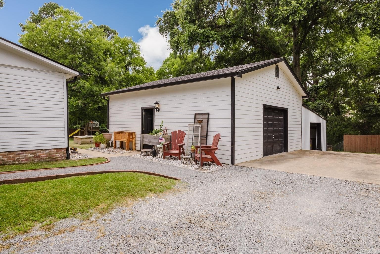 Benton, Arkansas, 72015, United States, 5 Bedrooms Bedrooms, ,3 BathroomsBathrooms,Residential,For Sale,1881485