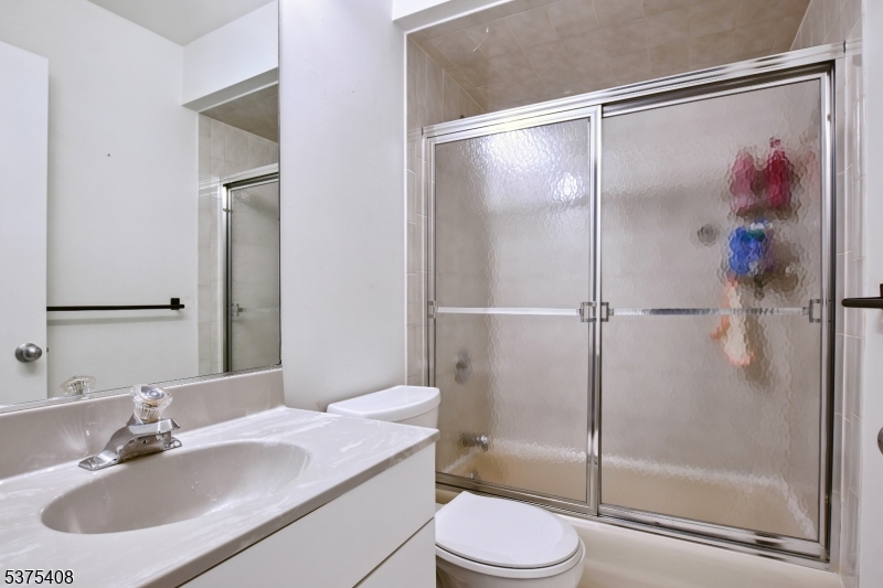 Clifton City, New Jersey, 07013-4019, United States, 2 Bedrooms Bedrooms, ,3 BathroomsBathrooms,Residential,For Sale,1920450