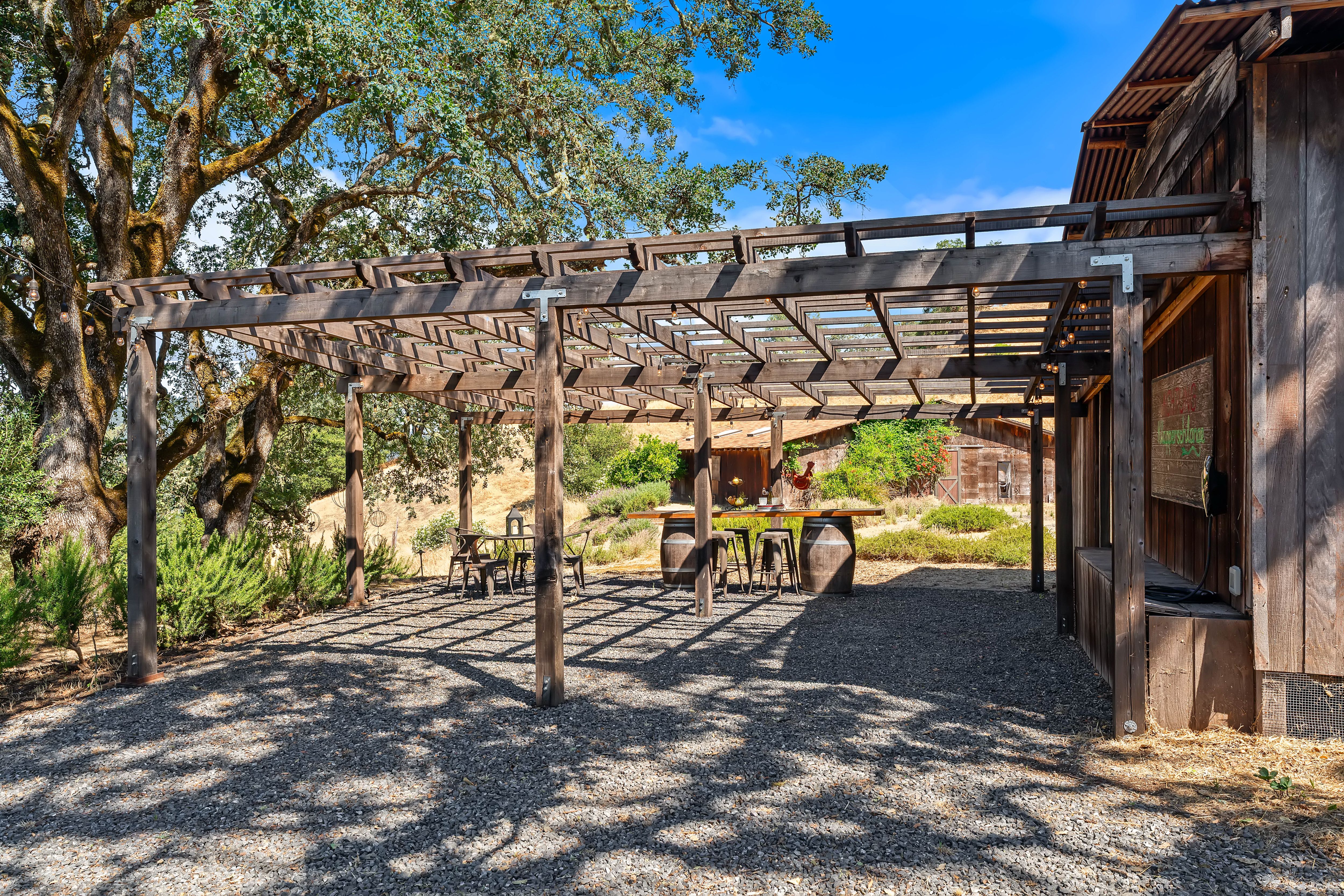  Exceptional Estate Perched On Over 11± Private Acres - 物件實景