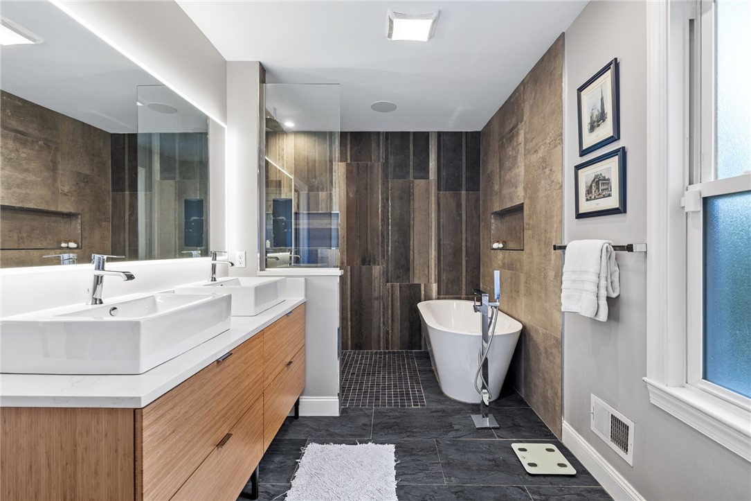 East Liberty, Pennsylvania, 15206, United States, 4 Bedrooms Bedrooms, ,4 BathroomsBathrooms,Residential,For Sale,1950996
