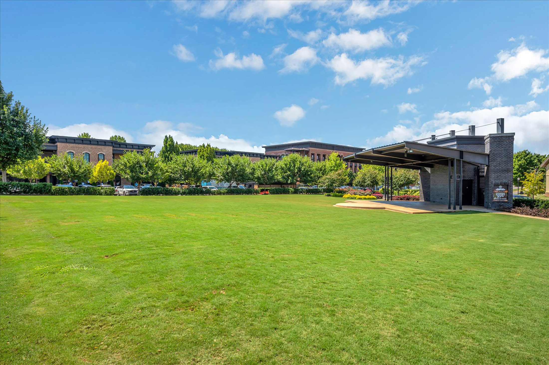  Nestled on Nearly Two Private Acres Overlooking a Picturesque Pond - 物件實景