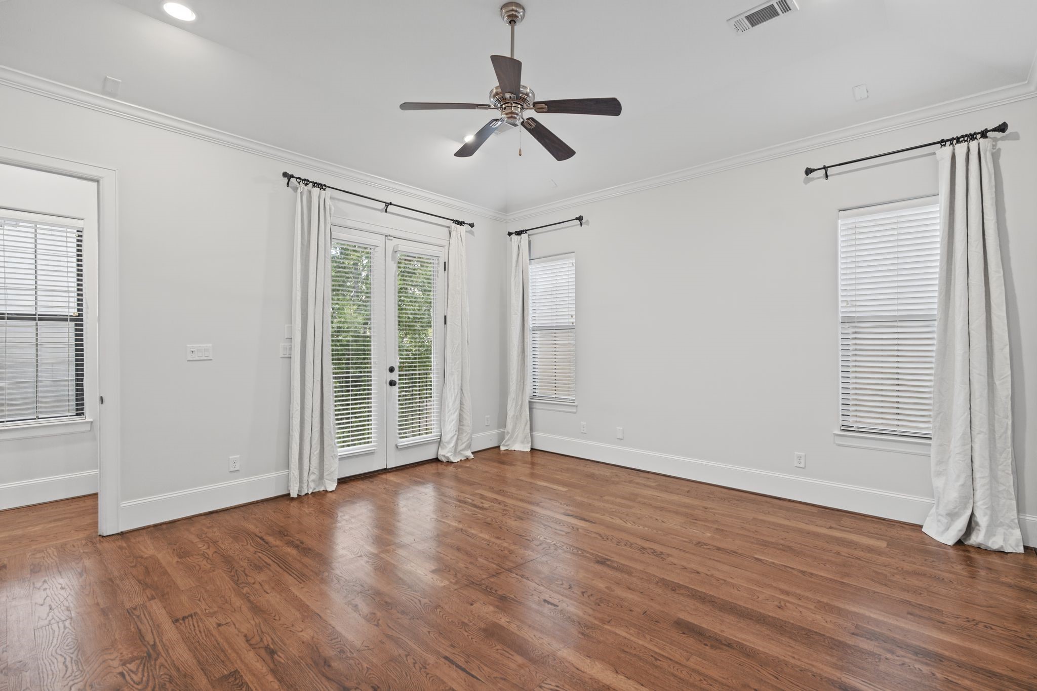  4122 Floyd Street A - 物件實景