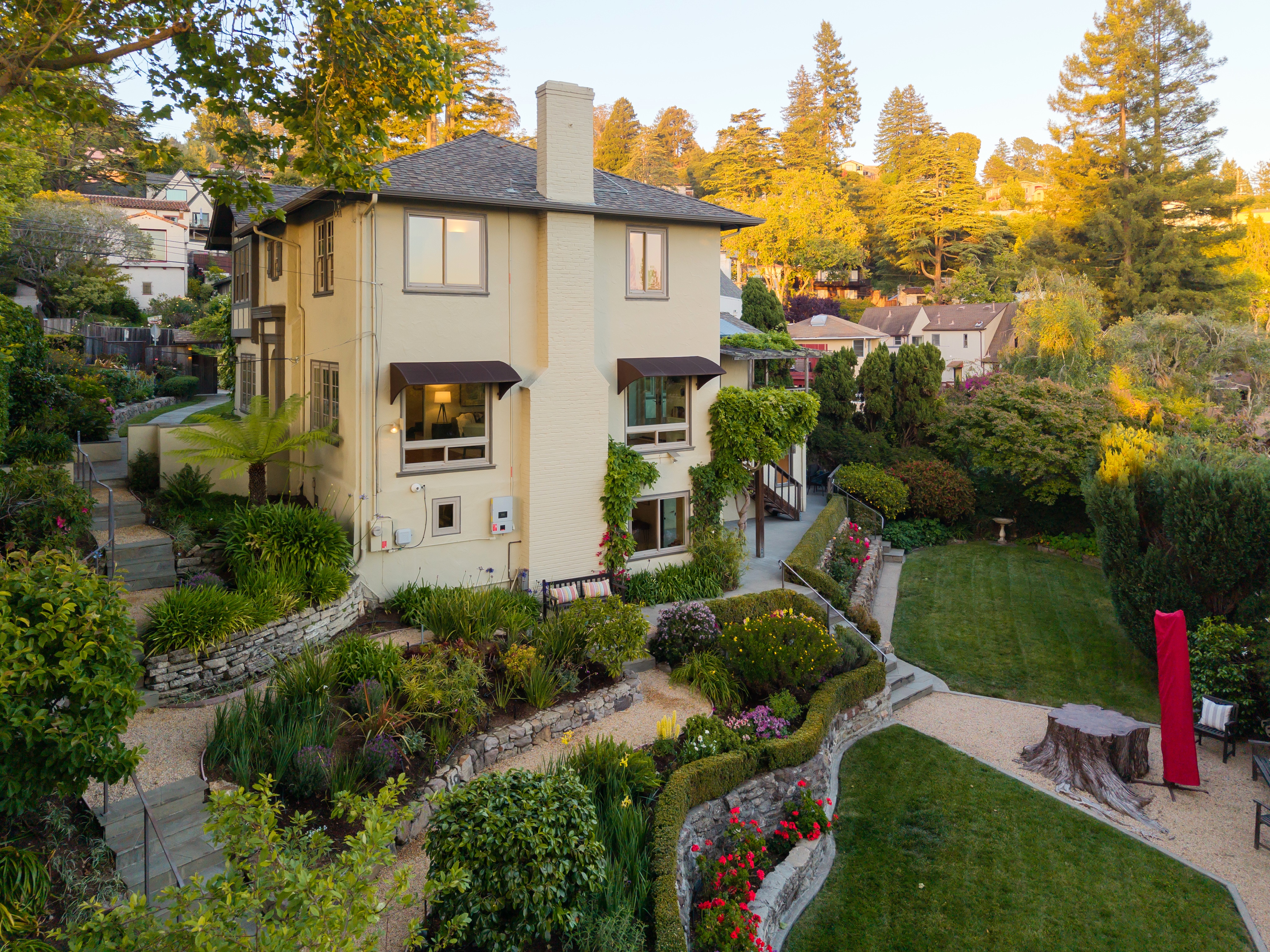  Timeless Berkeley Hills Gem with Spectacular Gardens and Bay Views - 物件實景