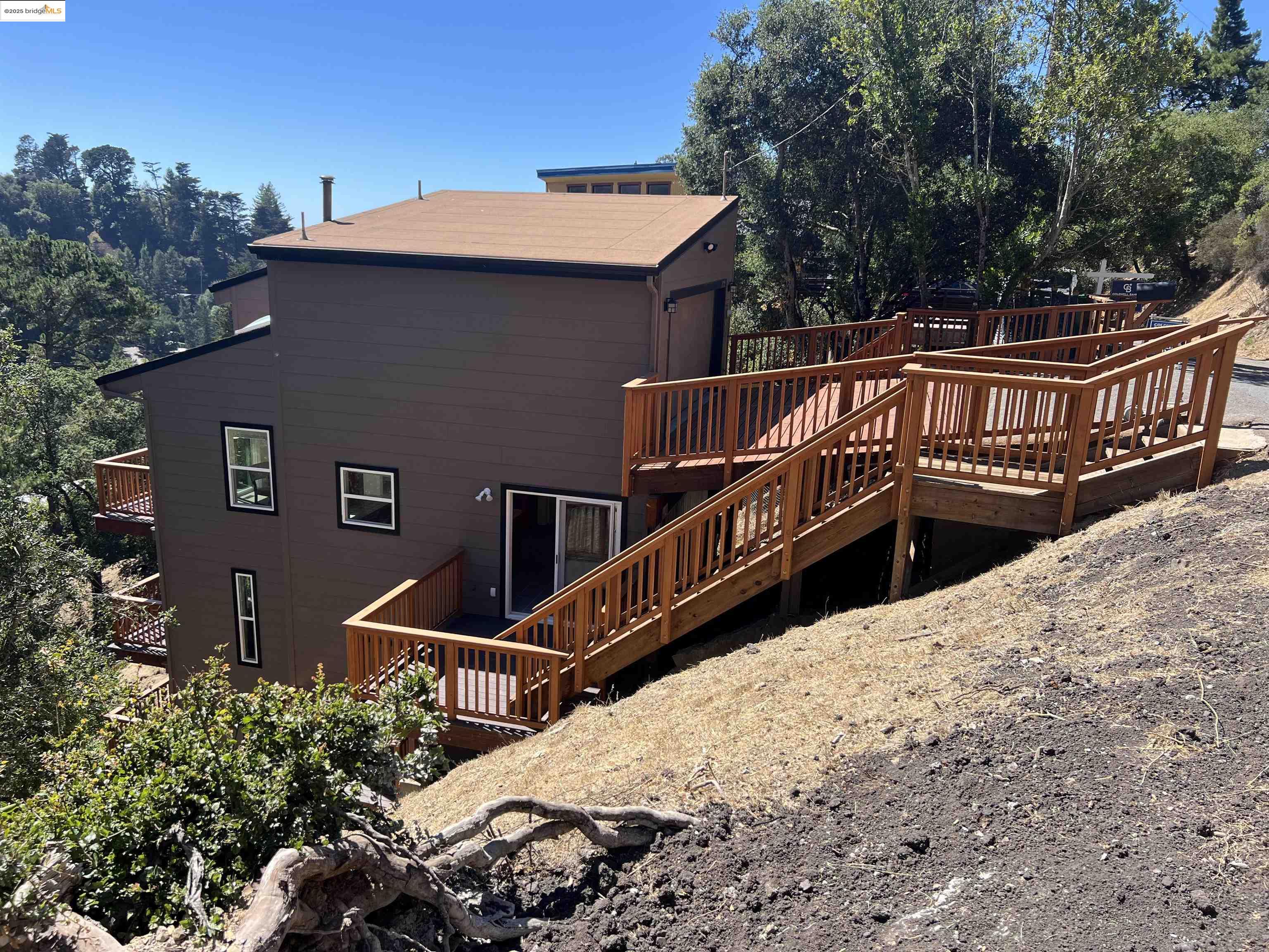 Oakland, California, 94611, United States, 4 Bedrooms Bedrooms, ,2 BathroomsBathrooms,Residential,For Sale,1906699