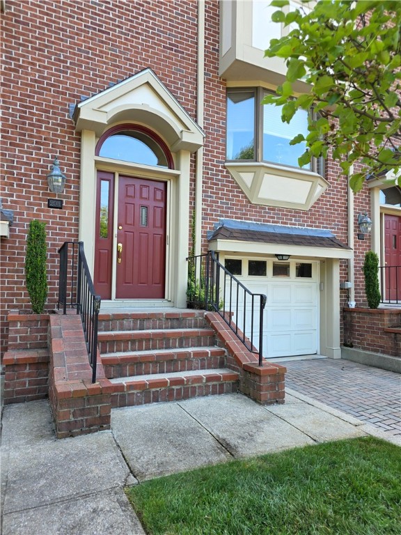 Cranston, Rhode Island, 02920, United States, 2 Bedrooms Bedrooms, ,3 BathroomsBathrooms,Residential,For Sale,1913693