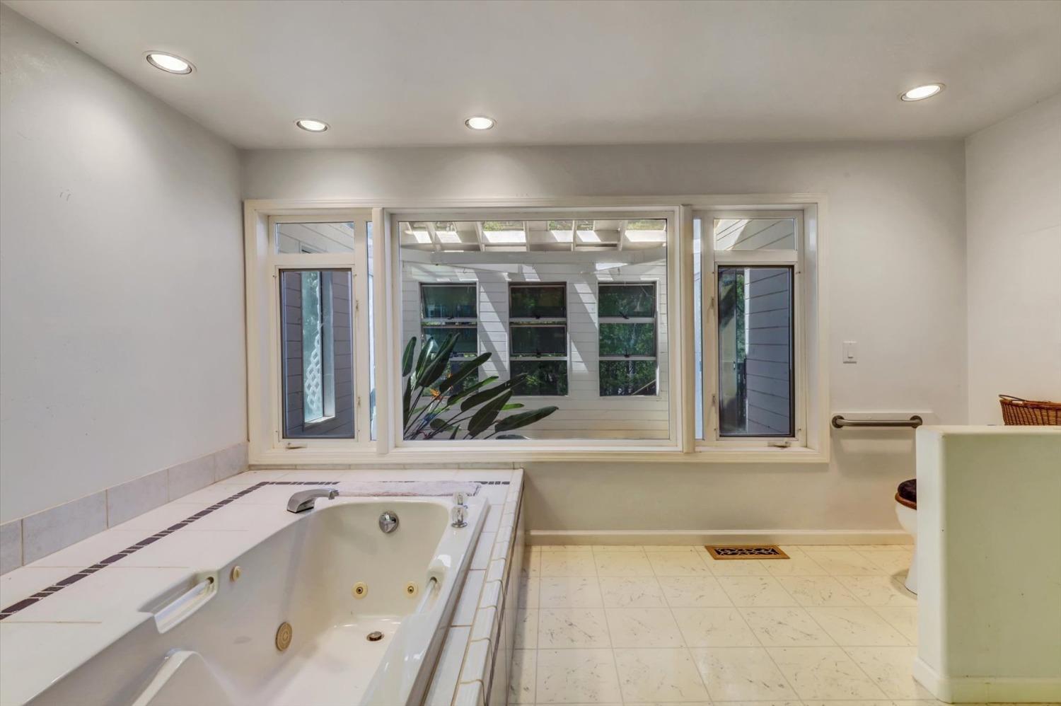 Penn Valley, California, 95946, United States, 3 Bedrooms Bedrooms, ,4 BathroomsBathrooms,Residential,For Sale,1798374
