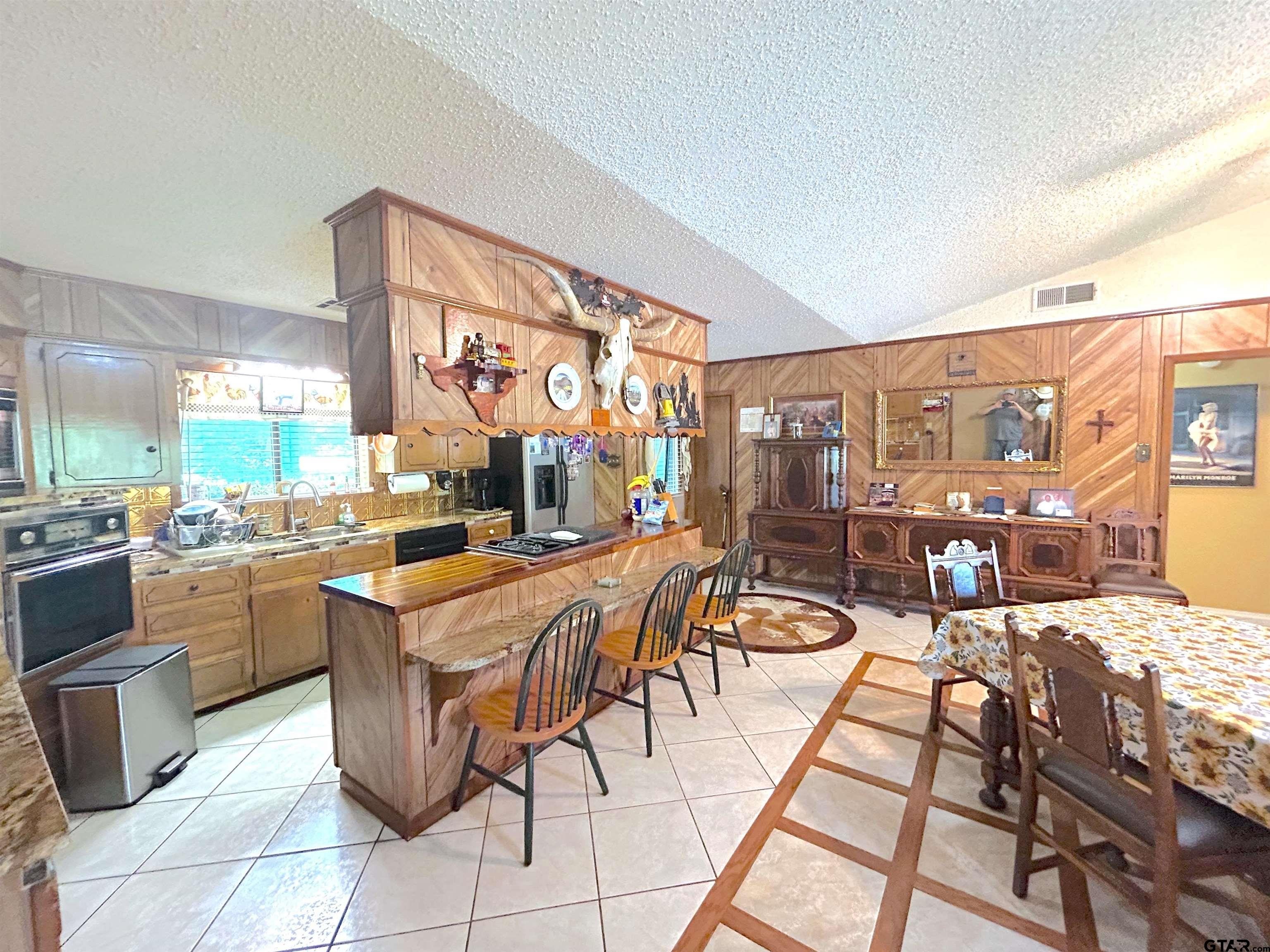 Frankston, Texas, 75763, United States, 3 Bedrooms Bedrooms, ,2 BathroomsBathrooms,Residential,For Sale,1924553