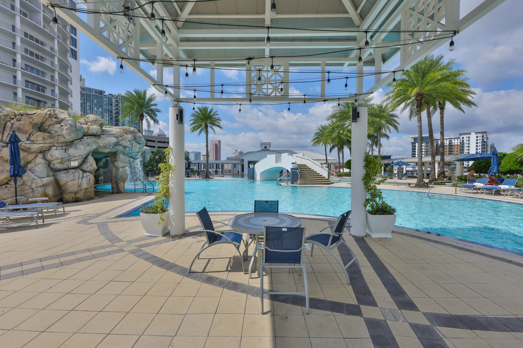 Tampa, Florida, 33602, United States, 3 Bedrooms Bedrooms, ,3 BathroomsBathrooms,Residential,For Sale,1982527