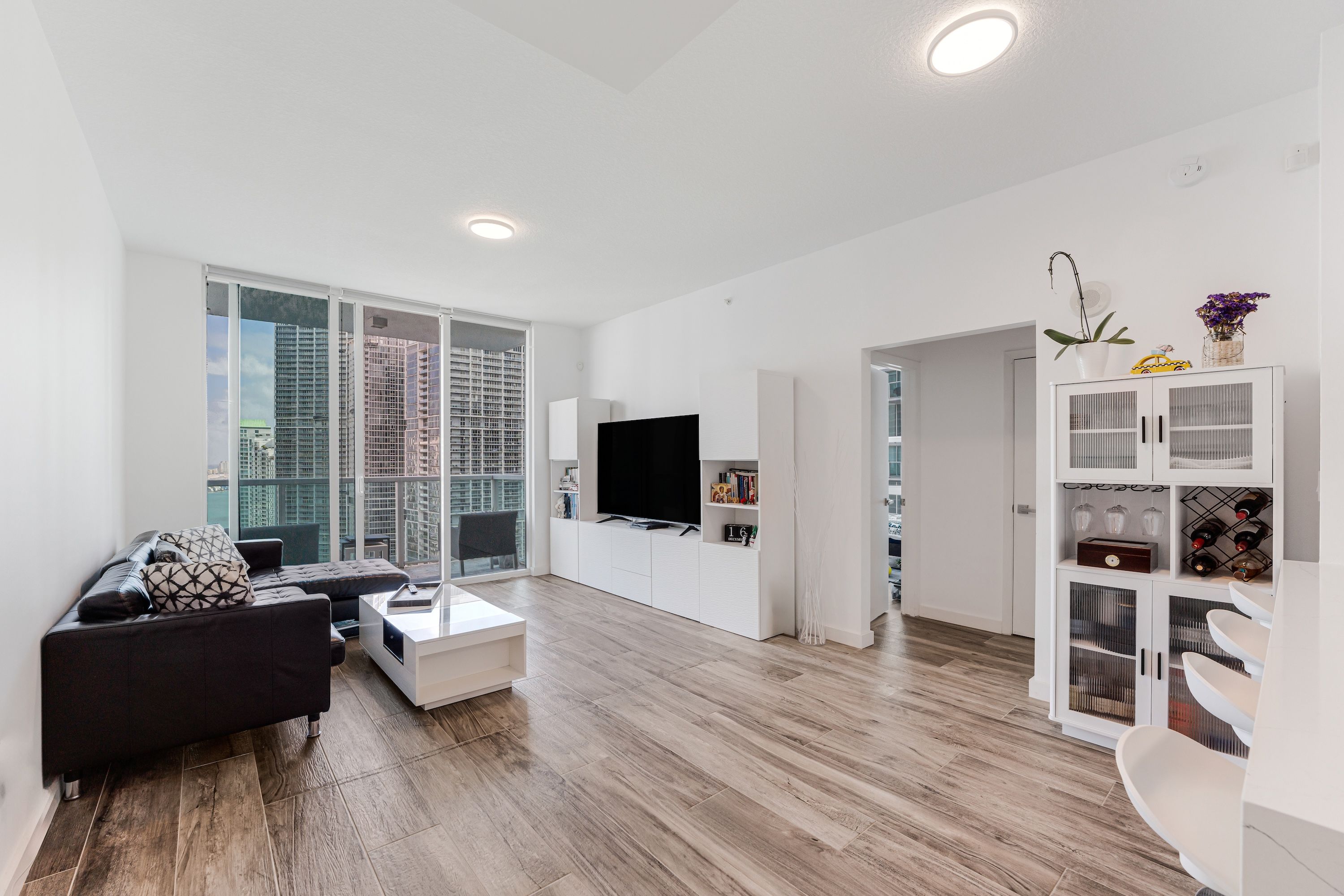  31 SE 5th St, Miami, FL, 33131 - 物件實景