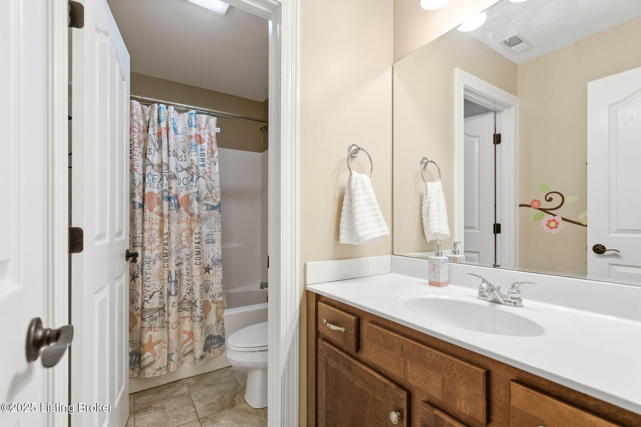 La Grange, Kentucky, 40031, United States, 5 Bedrooms Bedrooms, ,4 BathroomsBathrooms,Residential,For Sale,1971685