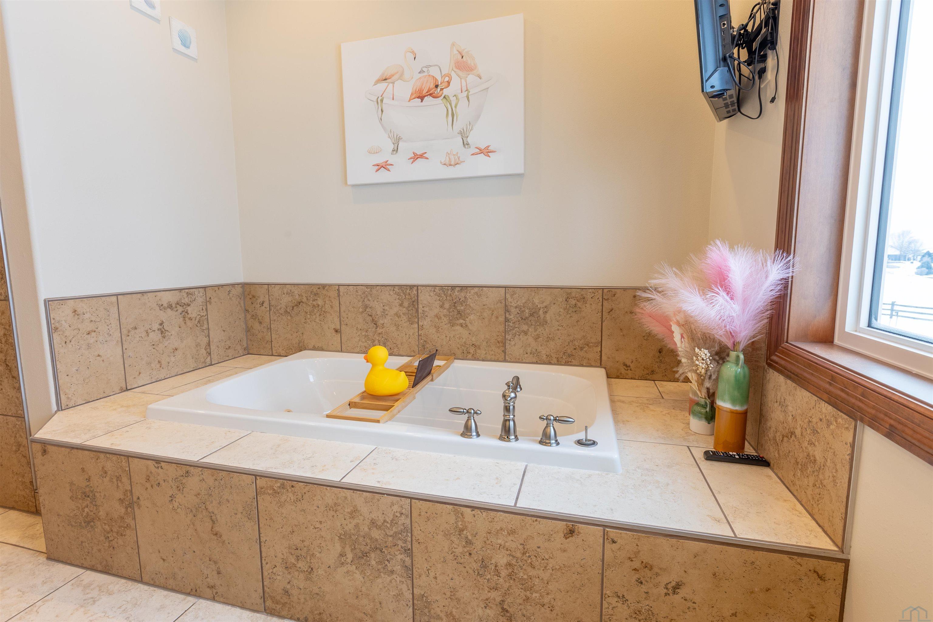 Sioux City, Iowa, 51106, United States, 5 Bedrooms Bedrooms, ,4 BathroomsBathrooms,Residential,For Sale,2002459