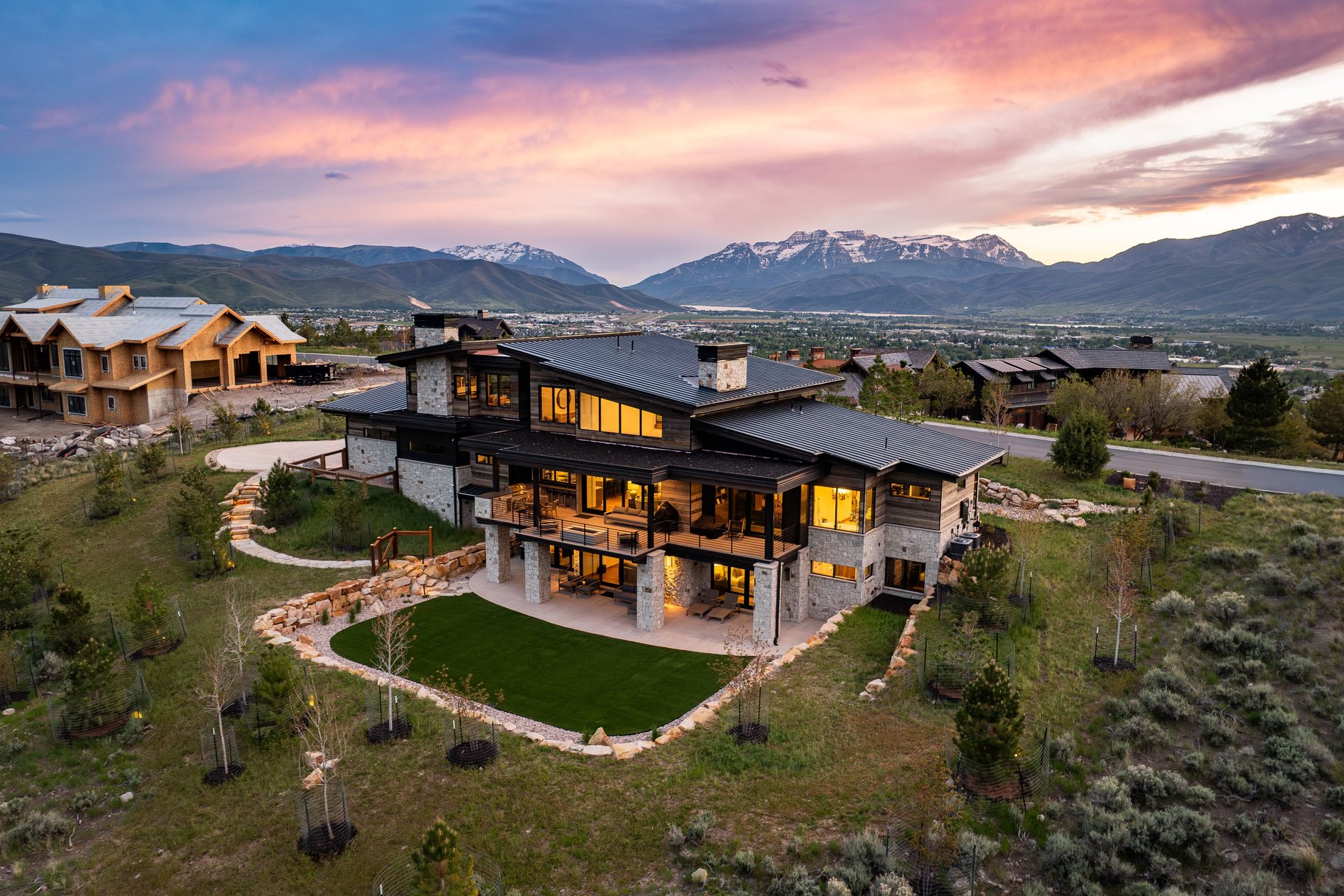  New Mountain Contemporary Home on Rare Double Lot with Timp Views - 物件實景