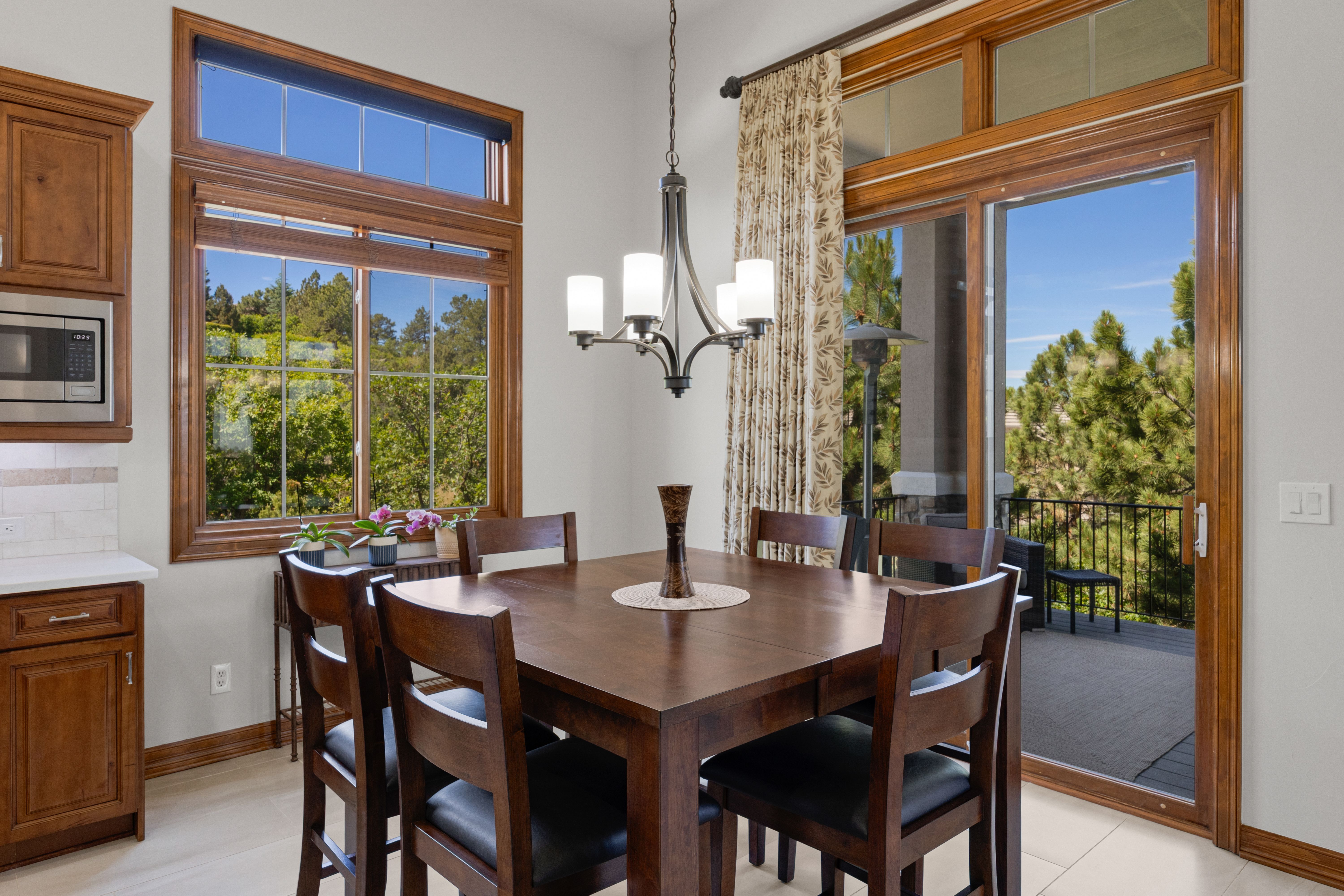  Edging the mountainside within the prestigious community of Castle Pines Village - 物件實景