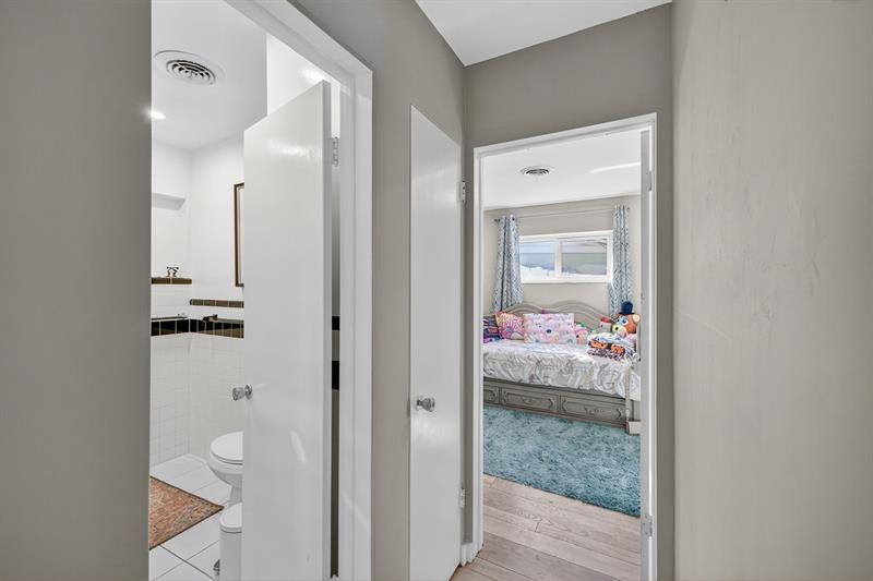 Oakland Park, Florida, 33334, United States, 3 Bedrooms Bedrooms, ,2 BathroomsBathrooms,Residential,For Sale,1986297