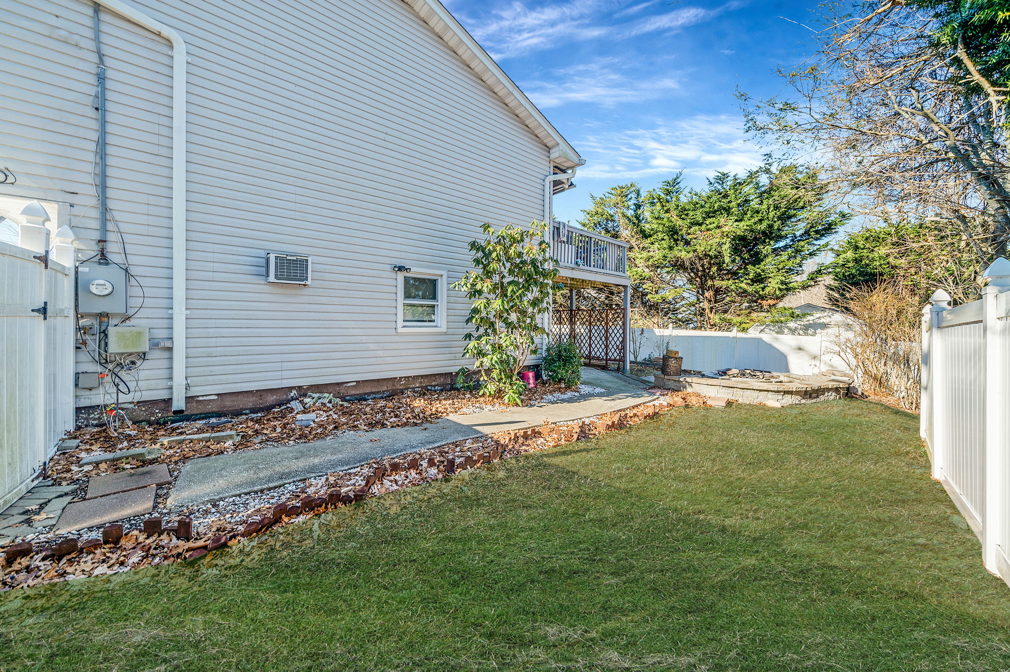 Ronkonkoma, New York, 11779, United States, 4 Bedrooms Bedrooms, ,2 BathroomsBathrooms,Residential,For Sale,2009312