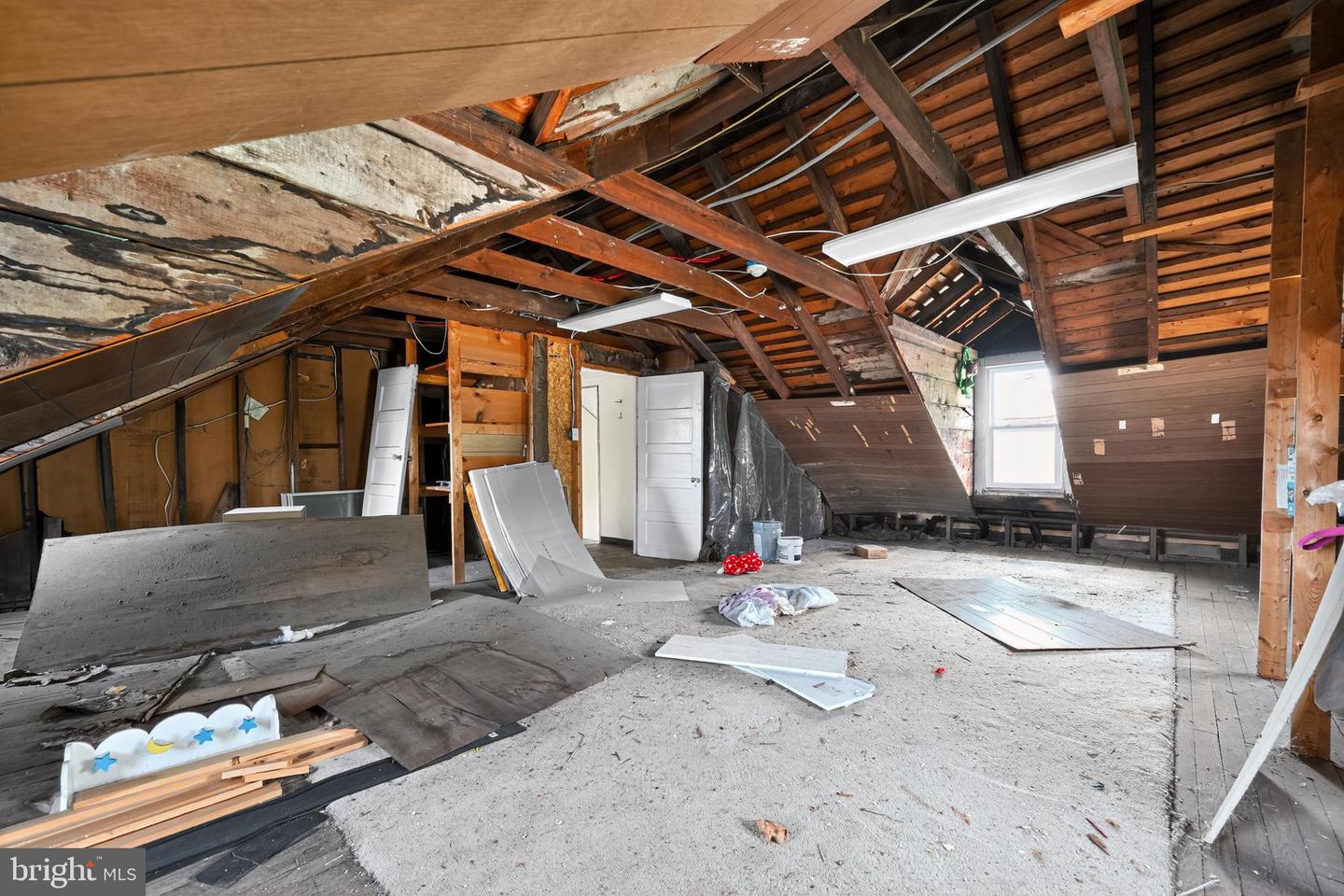 Havertown, Pennsylvania, 19083, United States, 6 Bedrooms Bedrooms, ,2 BathroomsBathrooms,Residential,For Sale,1960669