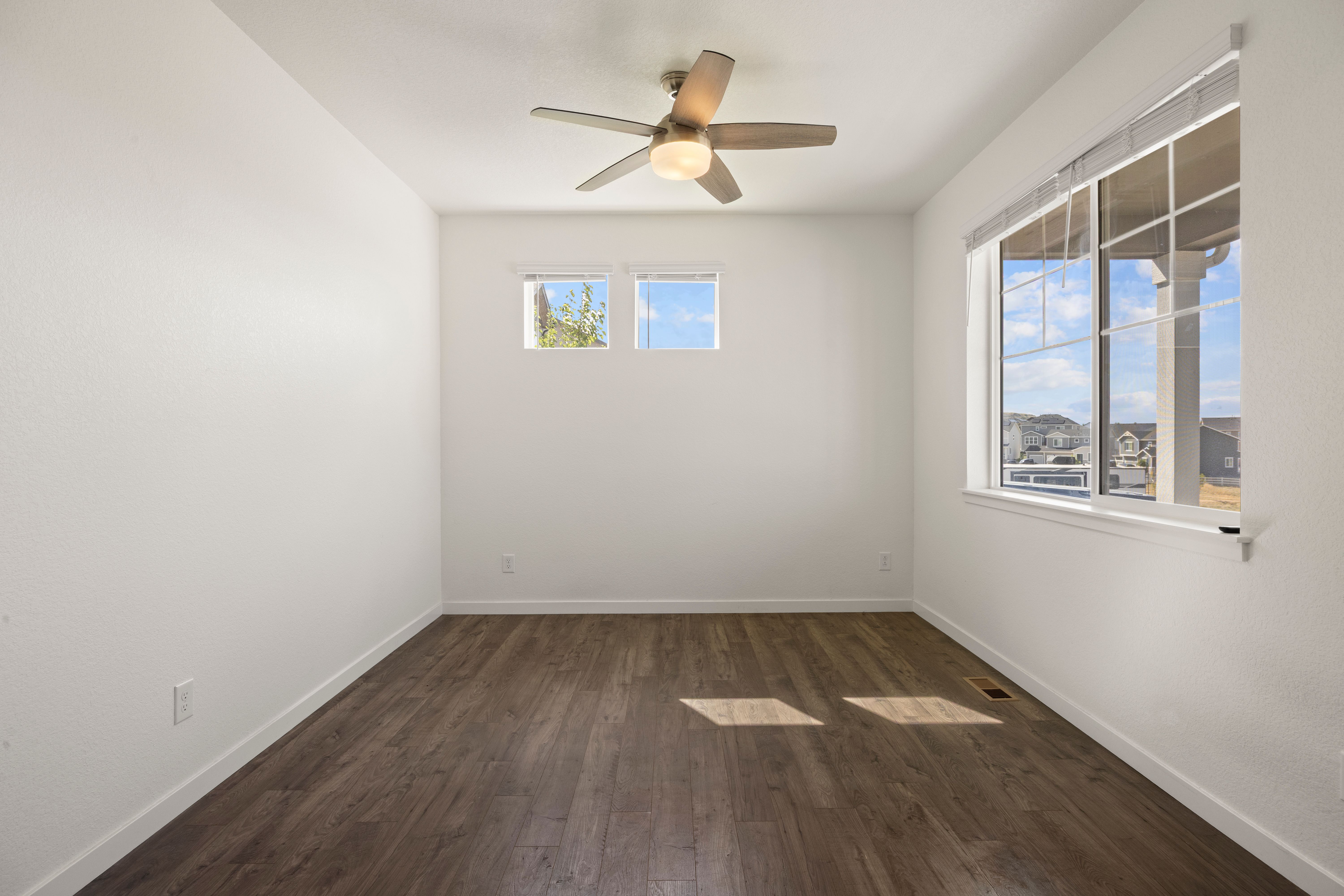  Perfect Blend of Modern Style, Functionality, and Mesa Views - 物件實景