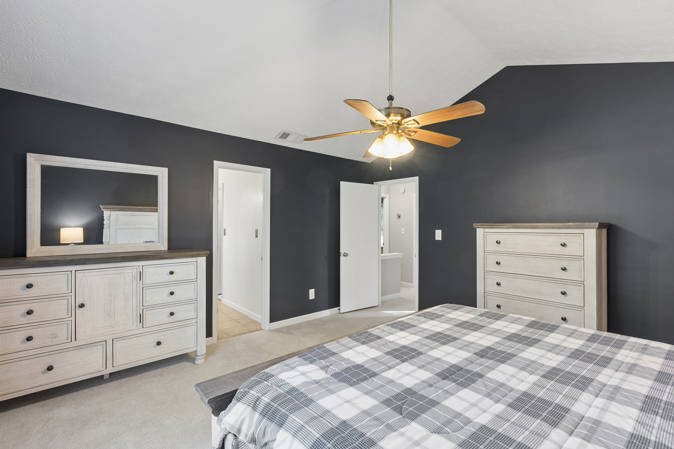  Tree-Lined Traditional in Sought-After Brookwood School District - 物件實景