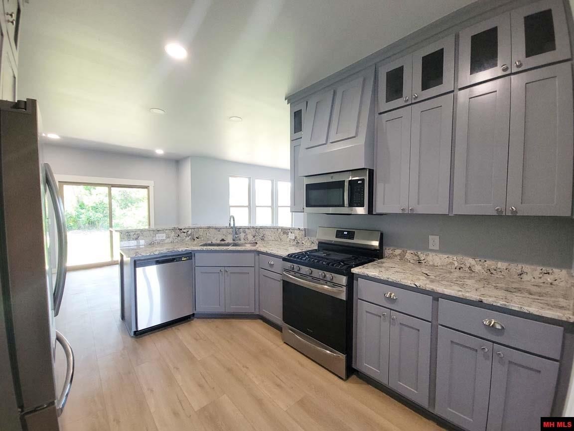 Mountain Home, Arkansas, 72653, United States, 3 Bedrooms Bedrooms, ,2 BathroomsBathrooms,Residential,For Sale,1983473