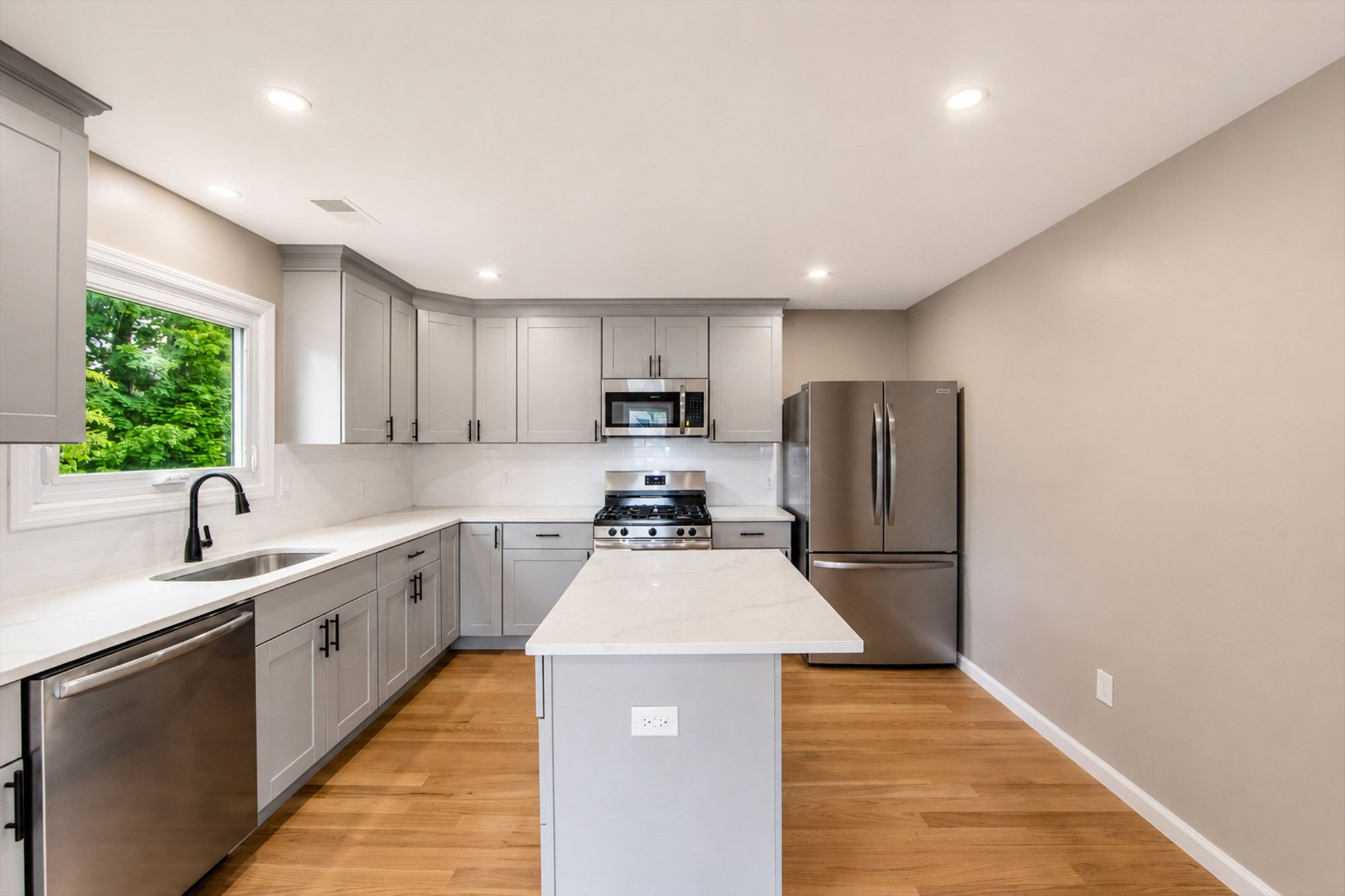  195 Van Winkle Street, East Rutherford, NJ, 07073 - 物件實景