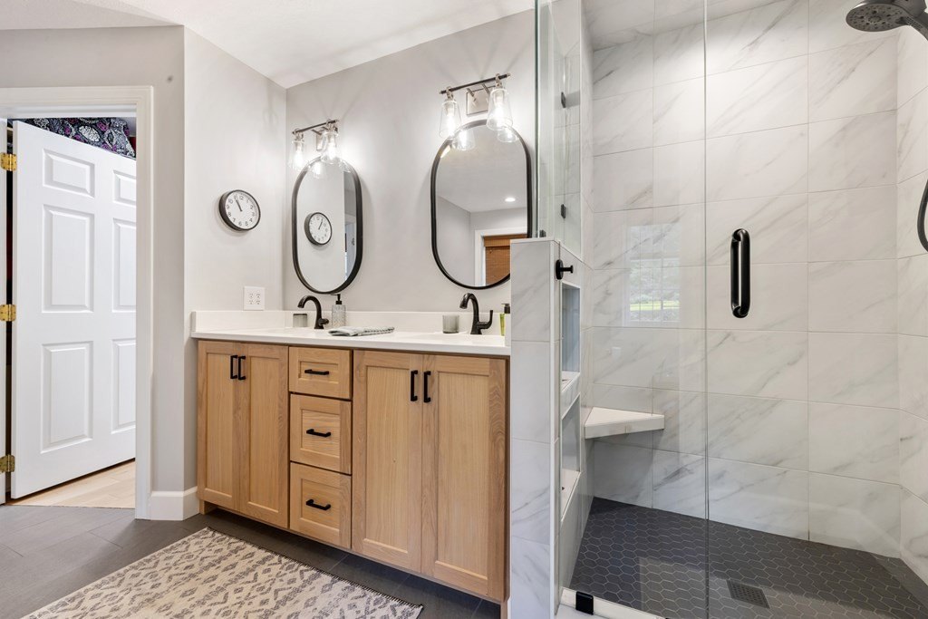 Hayesville, North Carolina, 28904, United States, 3 Bedrooms Bedrooms, ,4 BathroomsBathrooms,Residential,For Sale,1974136