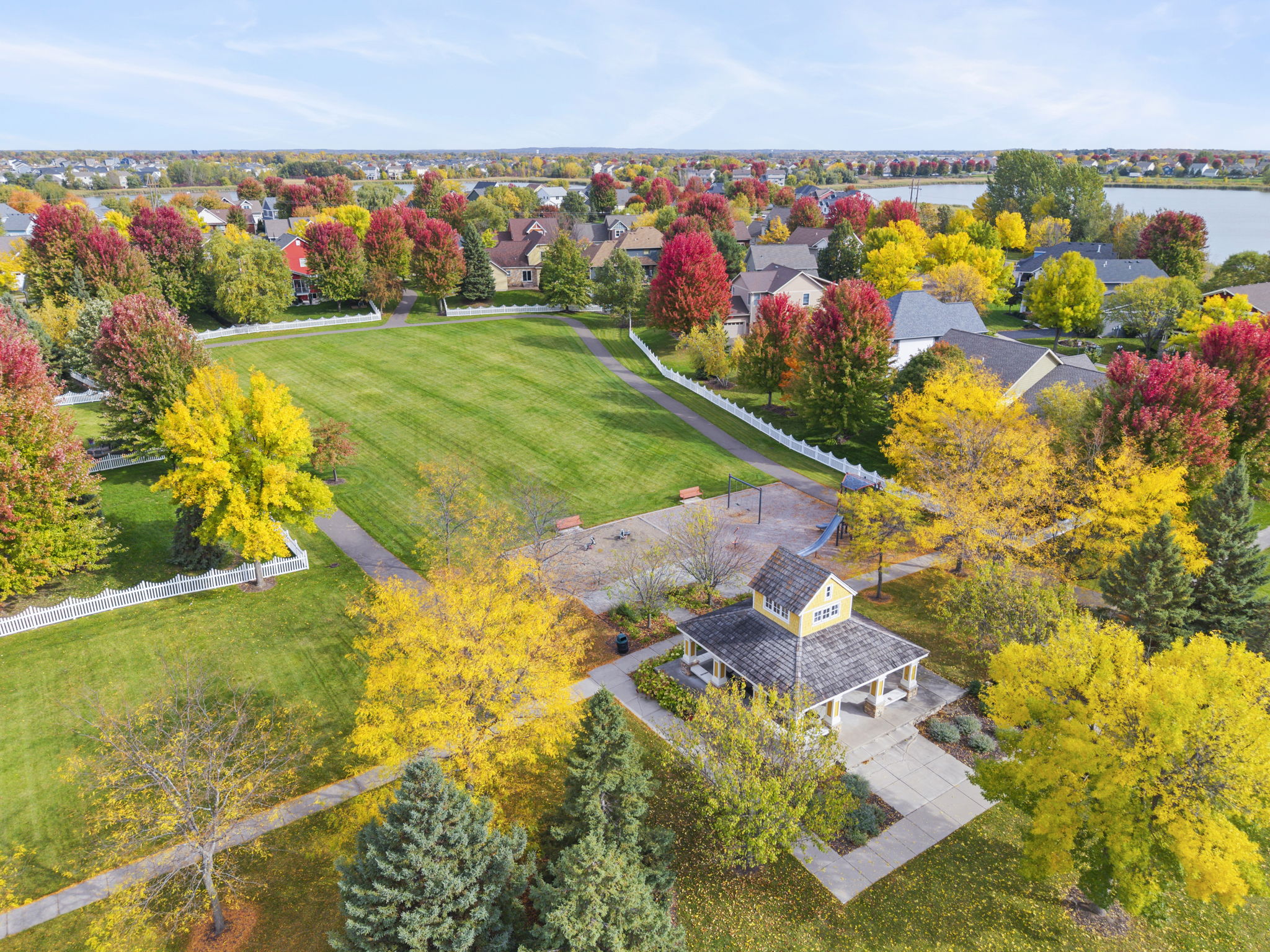  Contemporary Farmhouse Charm in Coveted Towne Lakes - 物件實景