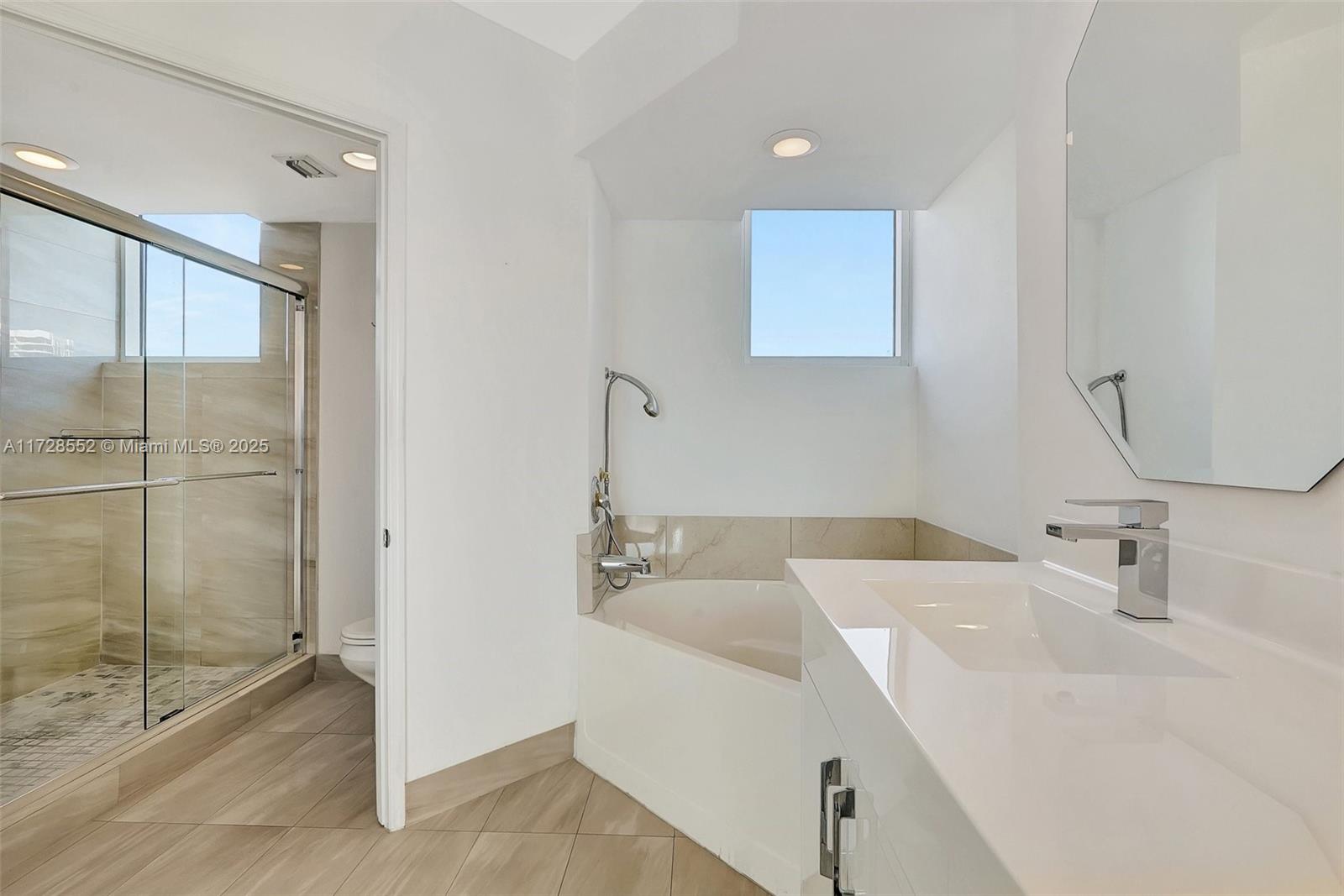 Aventura, Florida, 33180, United States, 2 Bedrooms Bedrooms, ,3 BathroomsBathrooms,Residential,For Sale,1690354