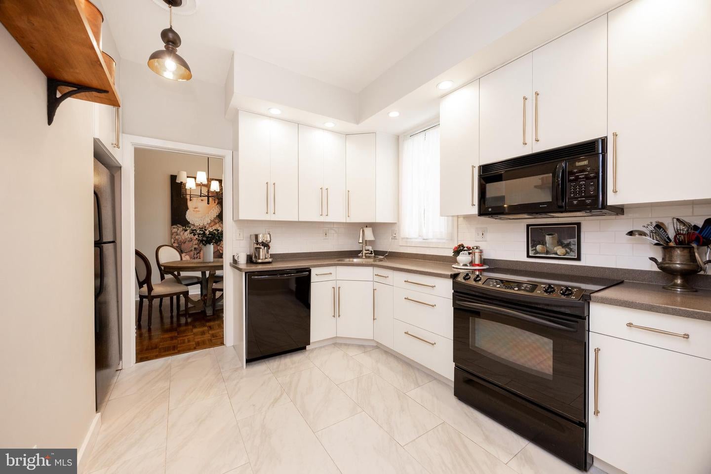 DEVON, Pennsylvania, 19333, United States, 2 Bedrooms Bedrooms, ,3 BathroomsBathrooms,Residential,For Sale,1980248