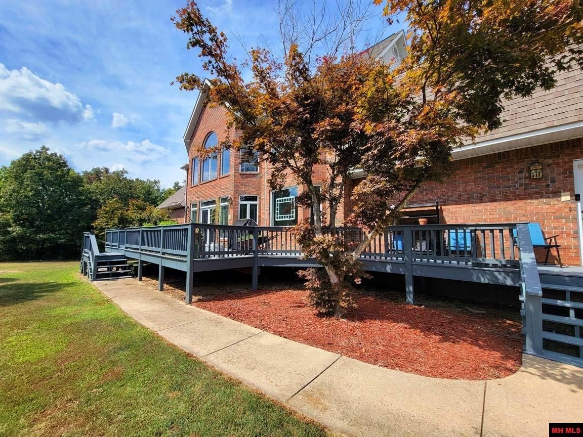 Mountain Home, Arkansas, 72653, United States, 4 Bedrooms Bedrooms, ,5 BathroomsBathrooms,Residential,For Sale,1979940