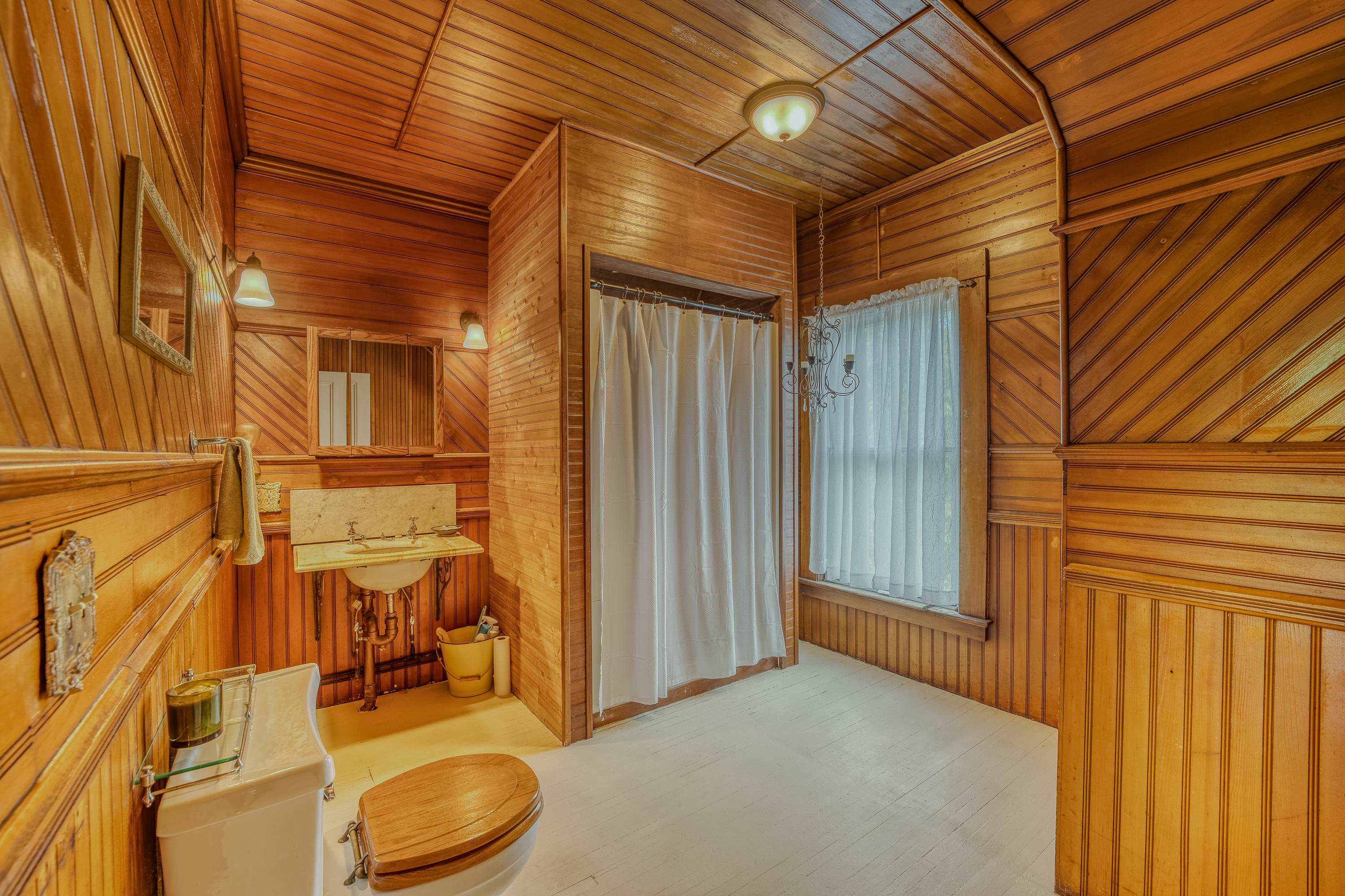 Littleton, New Hampshire, 03561, United States, 5 Bedrooms Bedrooms, ,1 BathroomBathrooms,Residential,For Sale,1856478