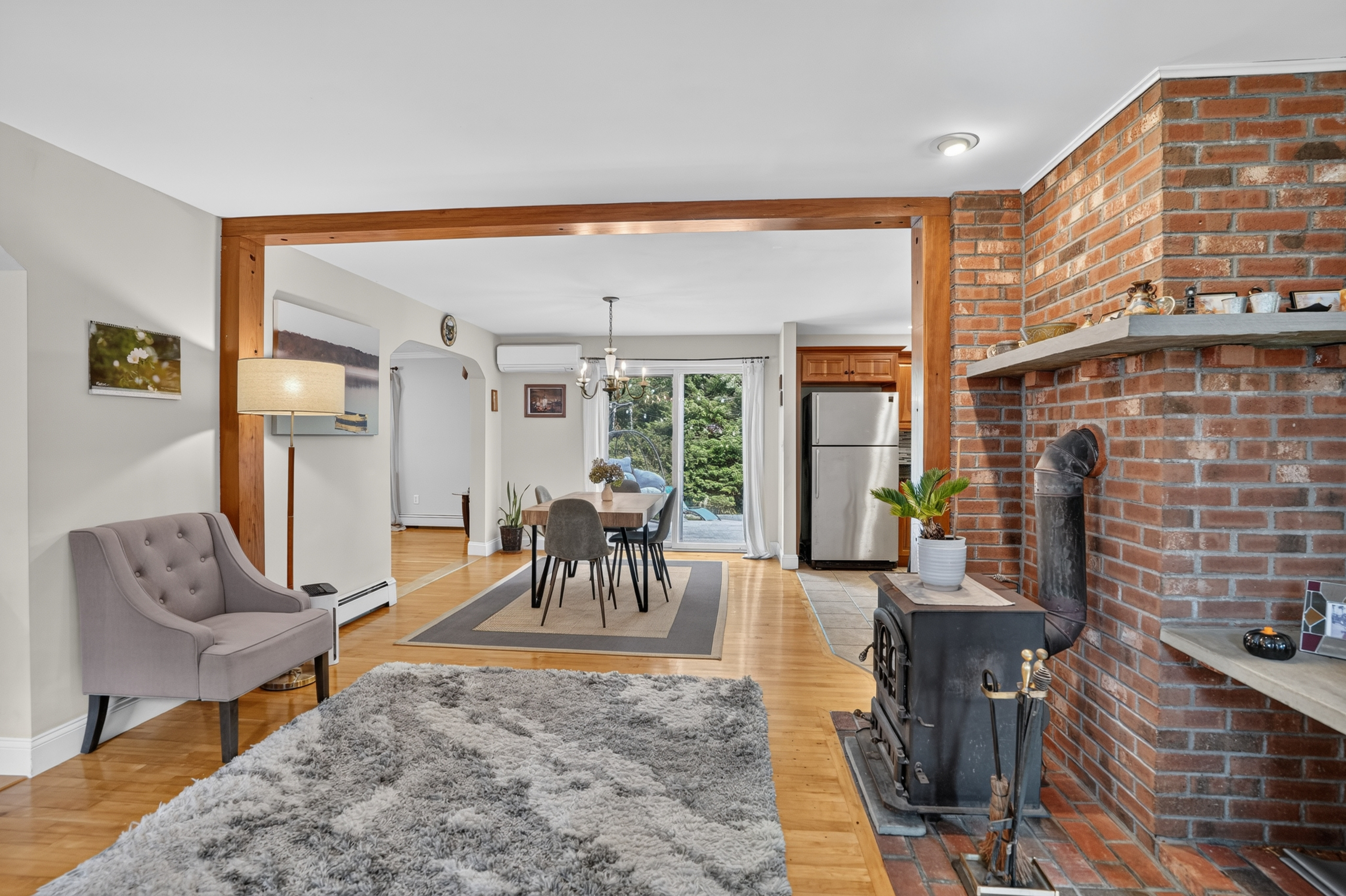  Expanded Cape-Style Home in Oak Bluffs - 物件實景